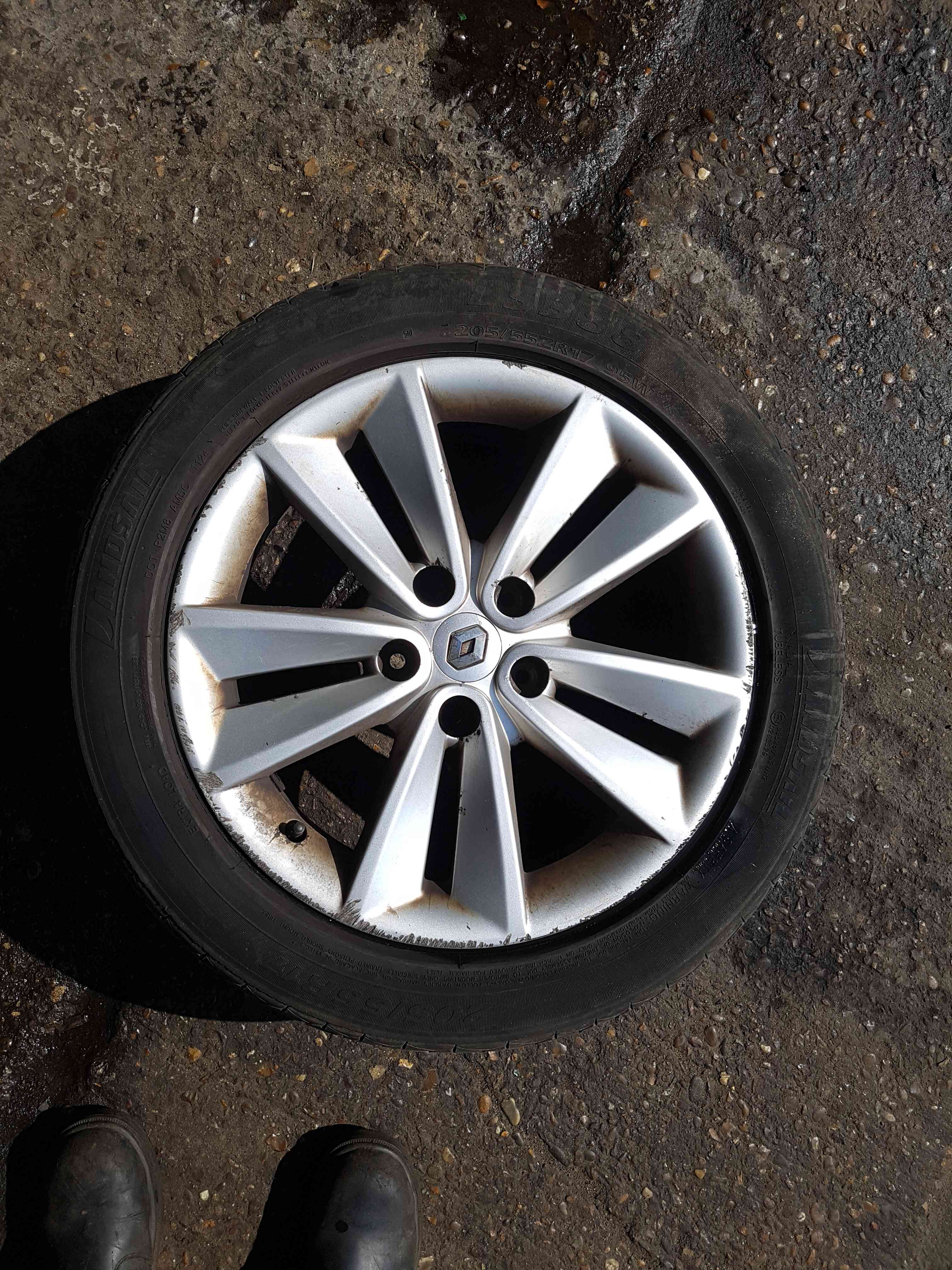Thumb 3 Renault Megane + Scenic MK3 2008-2012 Sari Alloy Wheel 17Inch 17 + TYRE 2/5