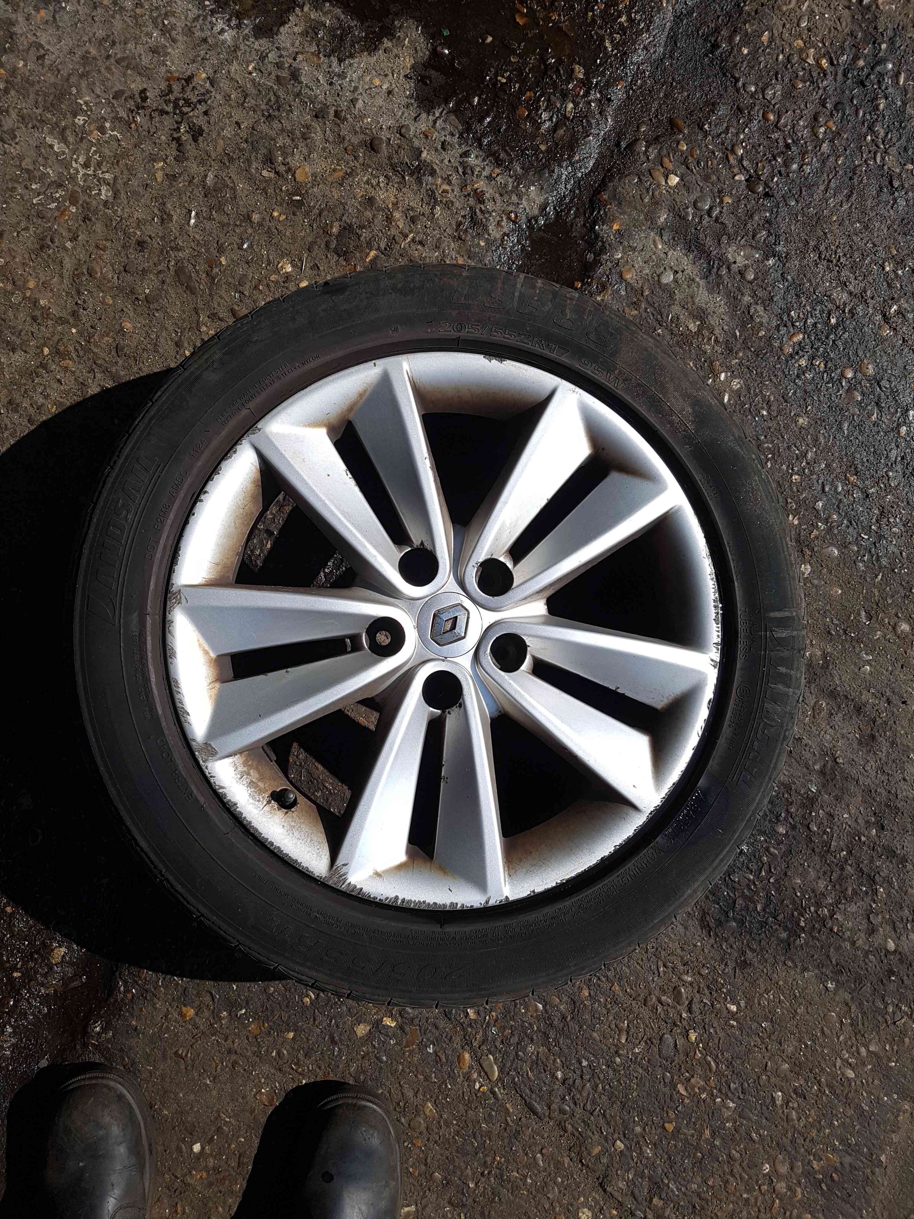 Thumb 4 Renault Megane + Scenic MK3 2008-2012 Sari Alloy Wheel 17Inch 17 + TYRE 2/5