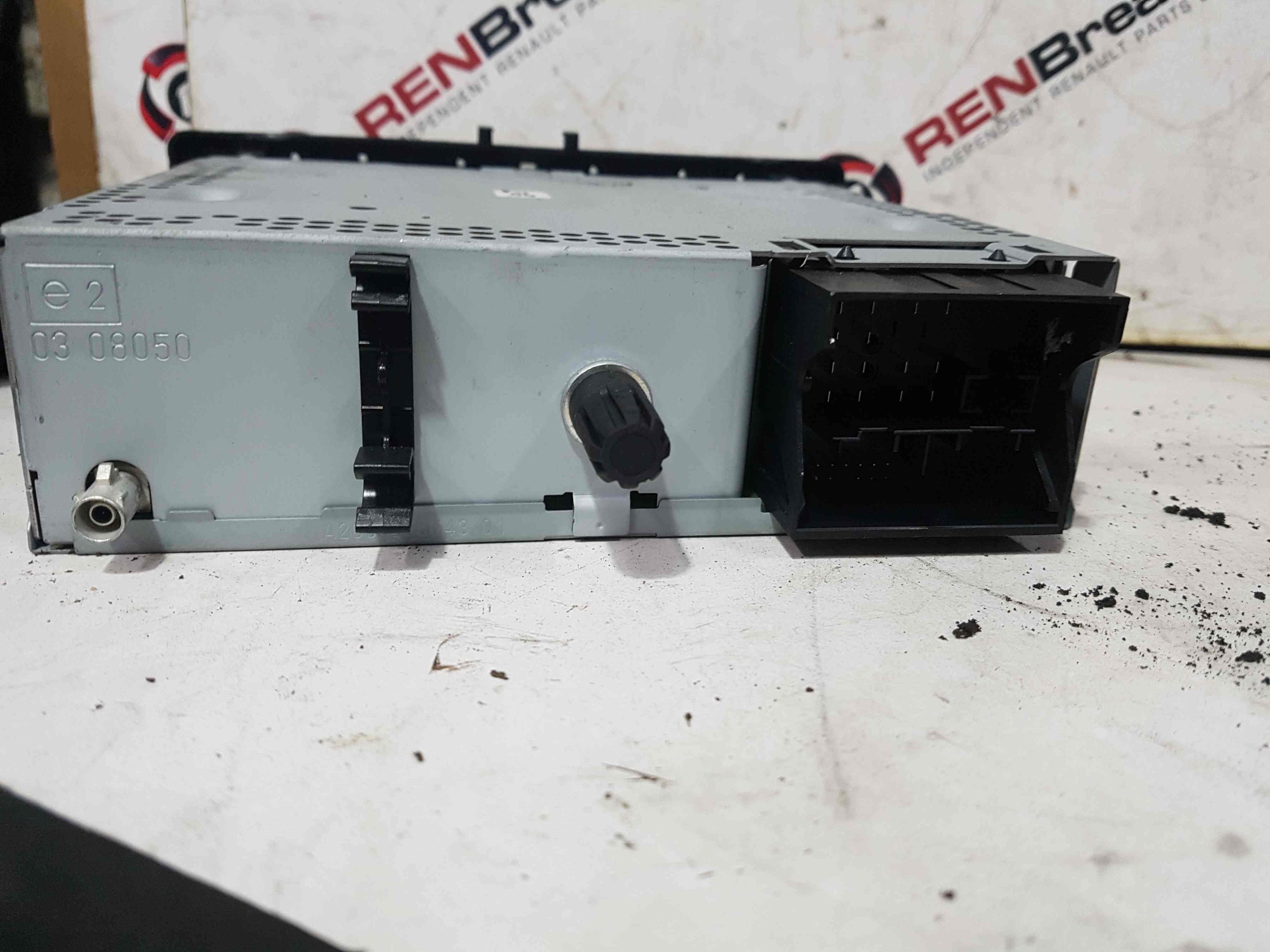 Thumb 4 Renault Megane + Scenic MK3 2008-2014 Radio Cd Player Unit + Code 281150030R