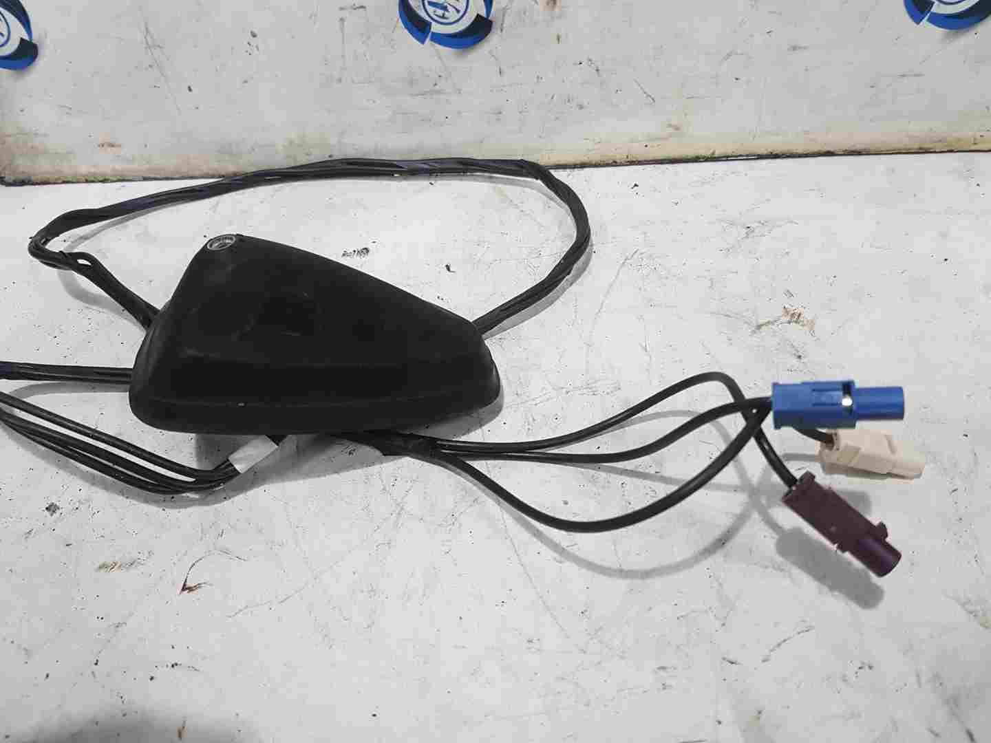Thumb 4 Renault Megane + Scenic MK3 2009-2016 GPS Ariel Aerial Antenna Base 282160099R
