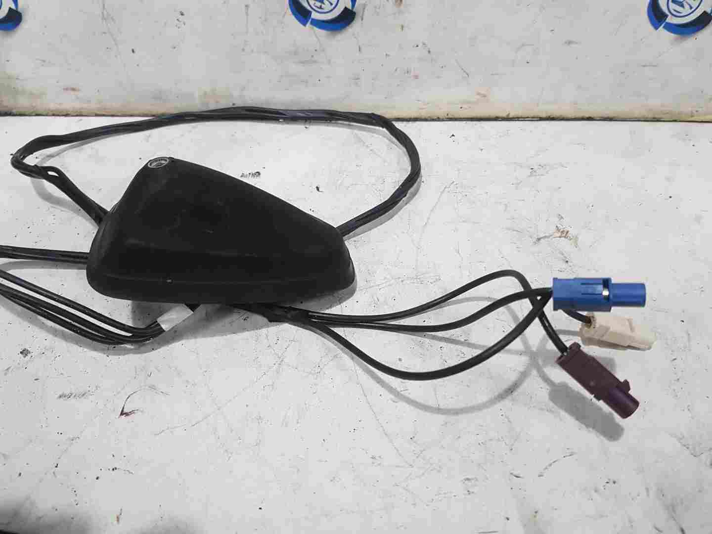 Thumb 5 Renault Megane + Scenic MK3 2009-2016 GPS Ariel Aerial Antenna Base 282160099R