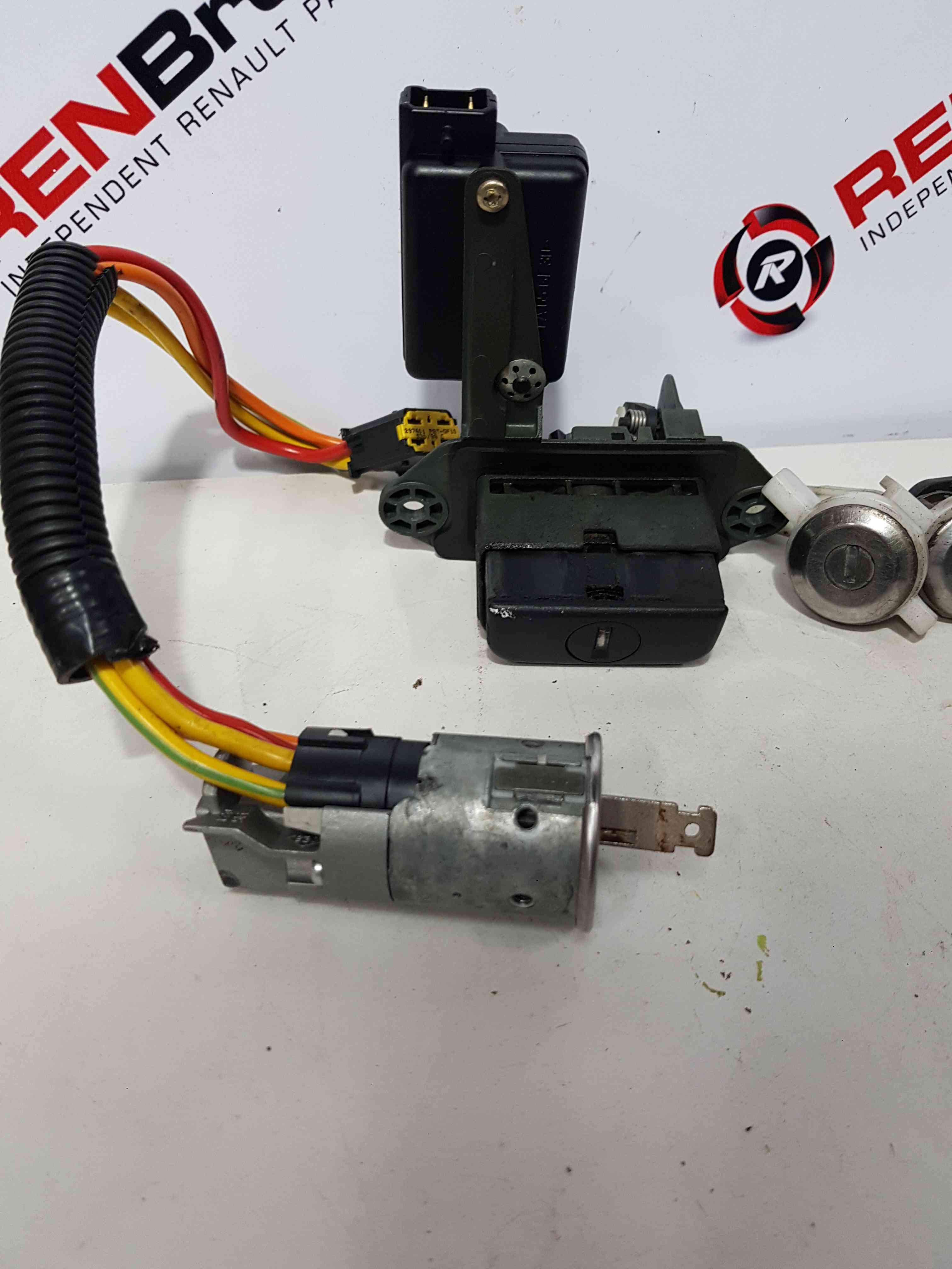 Thumb 4 Renault Megane 1995-1999 Ignition Barrel SET Door Boot + KEY