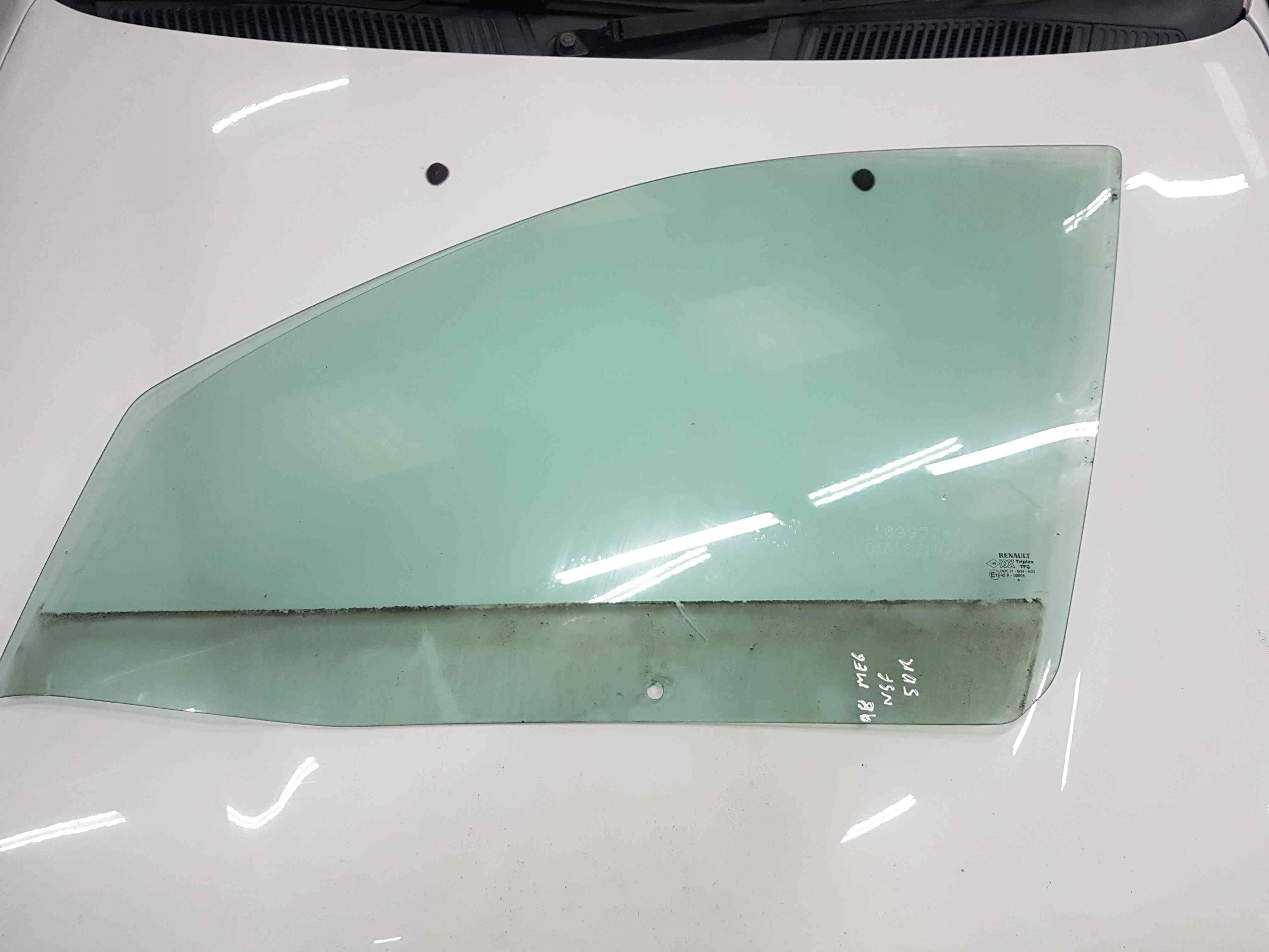Thumb 2 Renault Megane 1995-1999 Passenger NSF Front Window Glass
