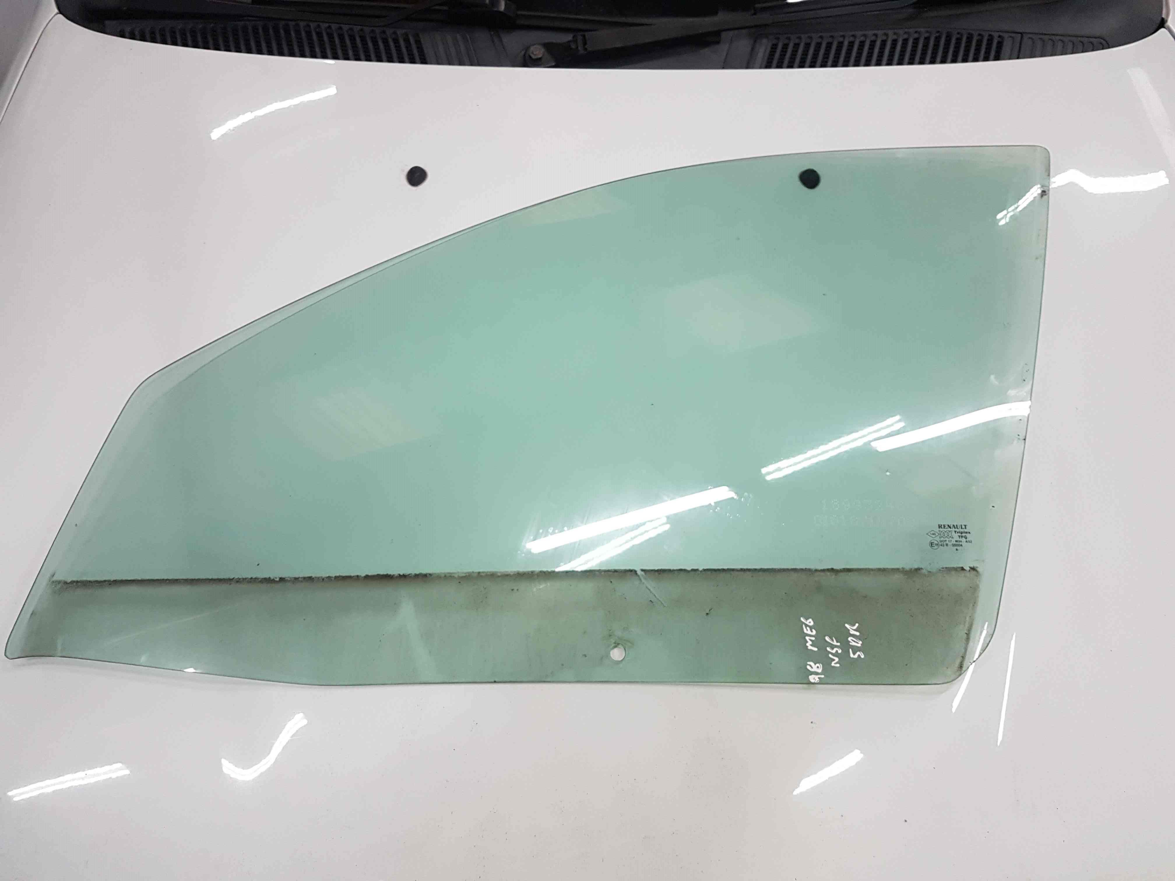 Thumb 3 Renault Megane 1995-1999 Passenger NSF Front Window Glass
