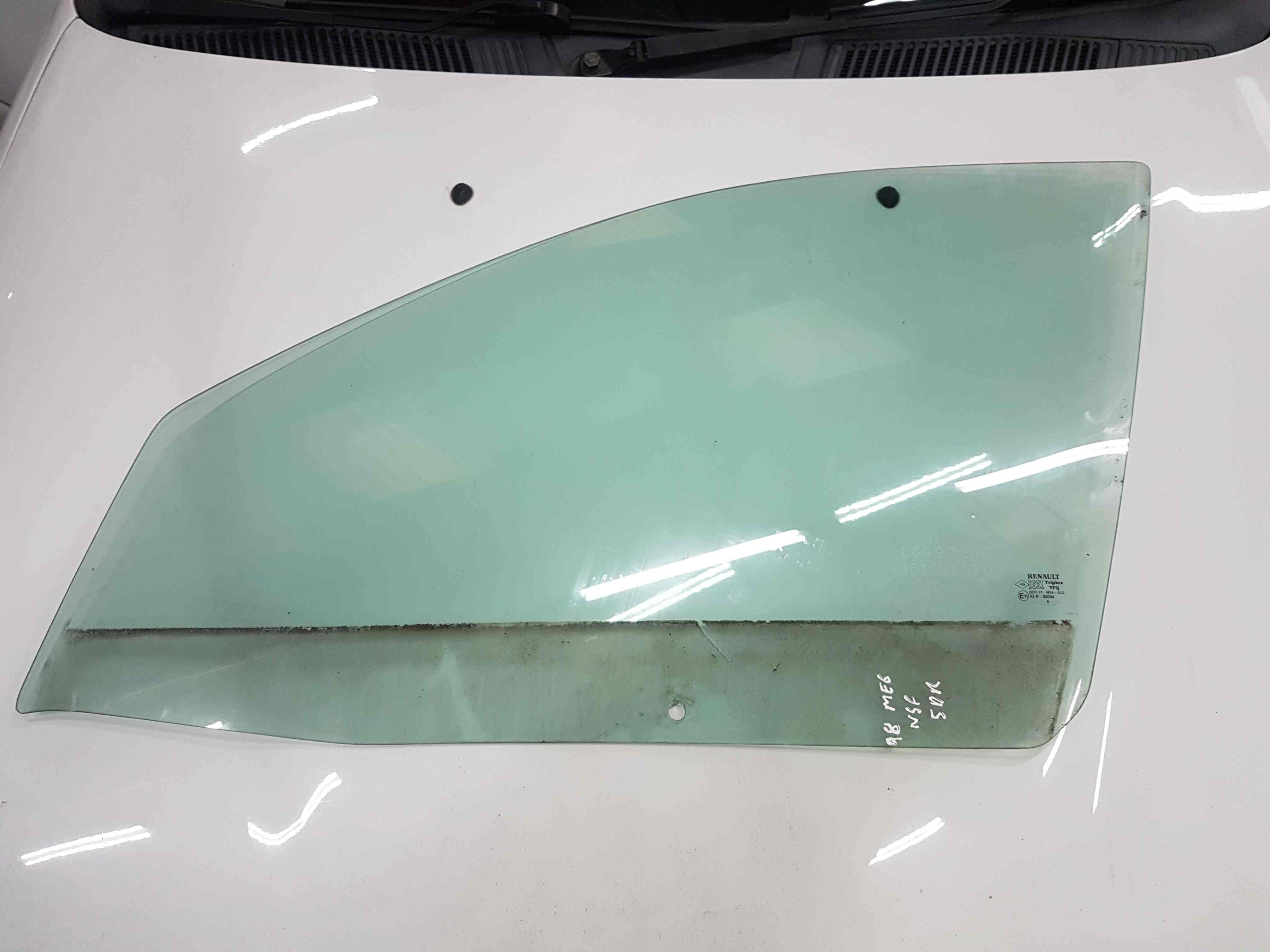 Thumb 4 Renault Megane 1995-1999 Passenger NSF Front Window Glass