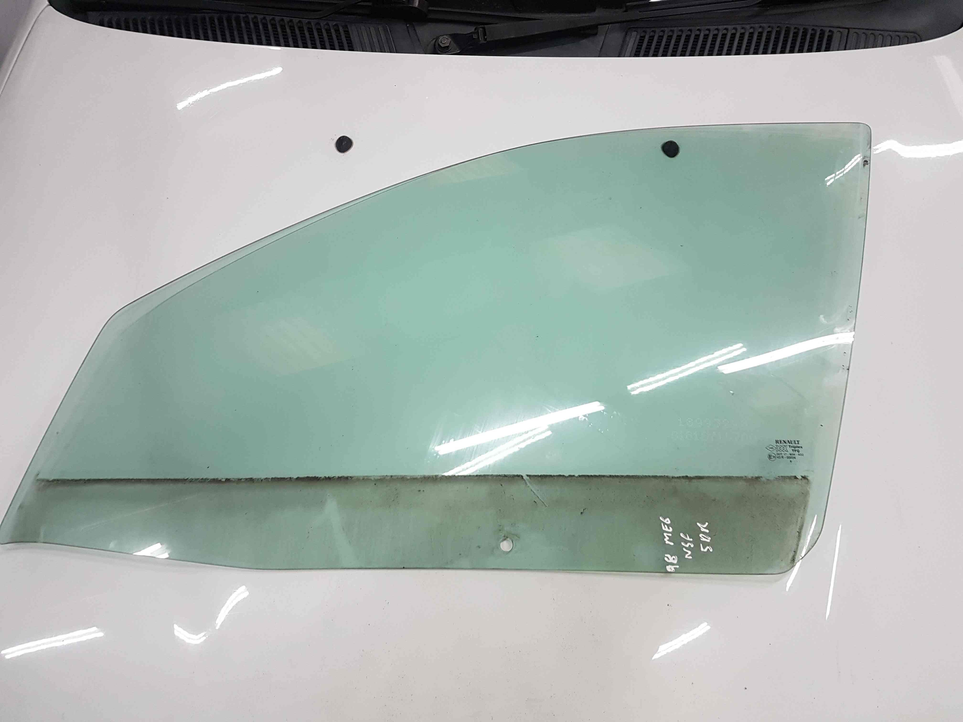 Thumb 5 Renault Megane 1995-1999 Passenger NSF Front Window Glass
