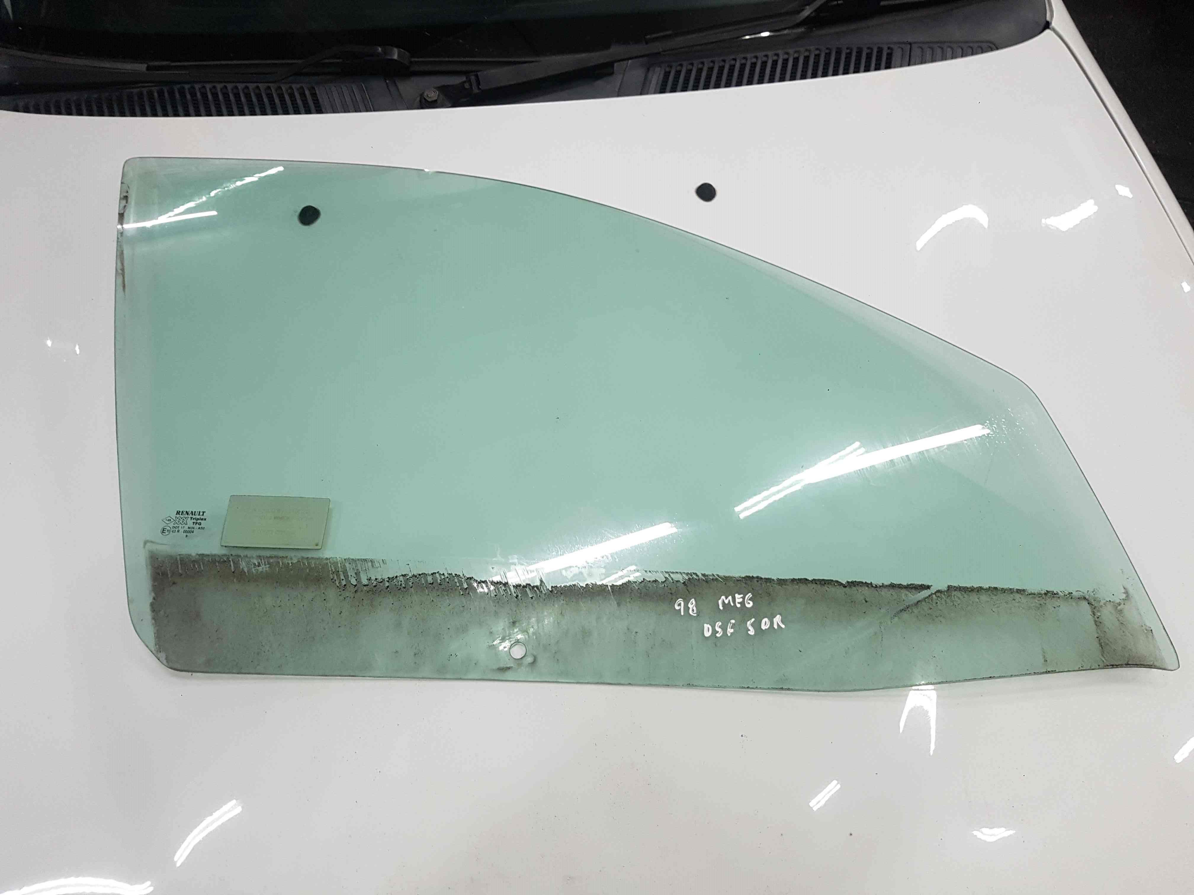Thumb 3 Renault Megane 1995-1999 Drivers OSF Front Window Glass