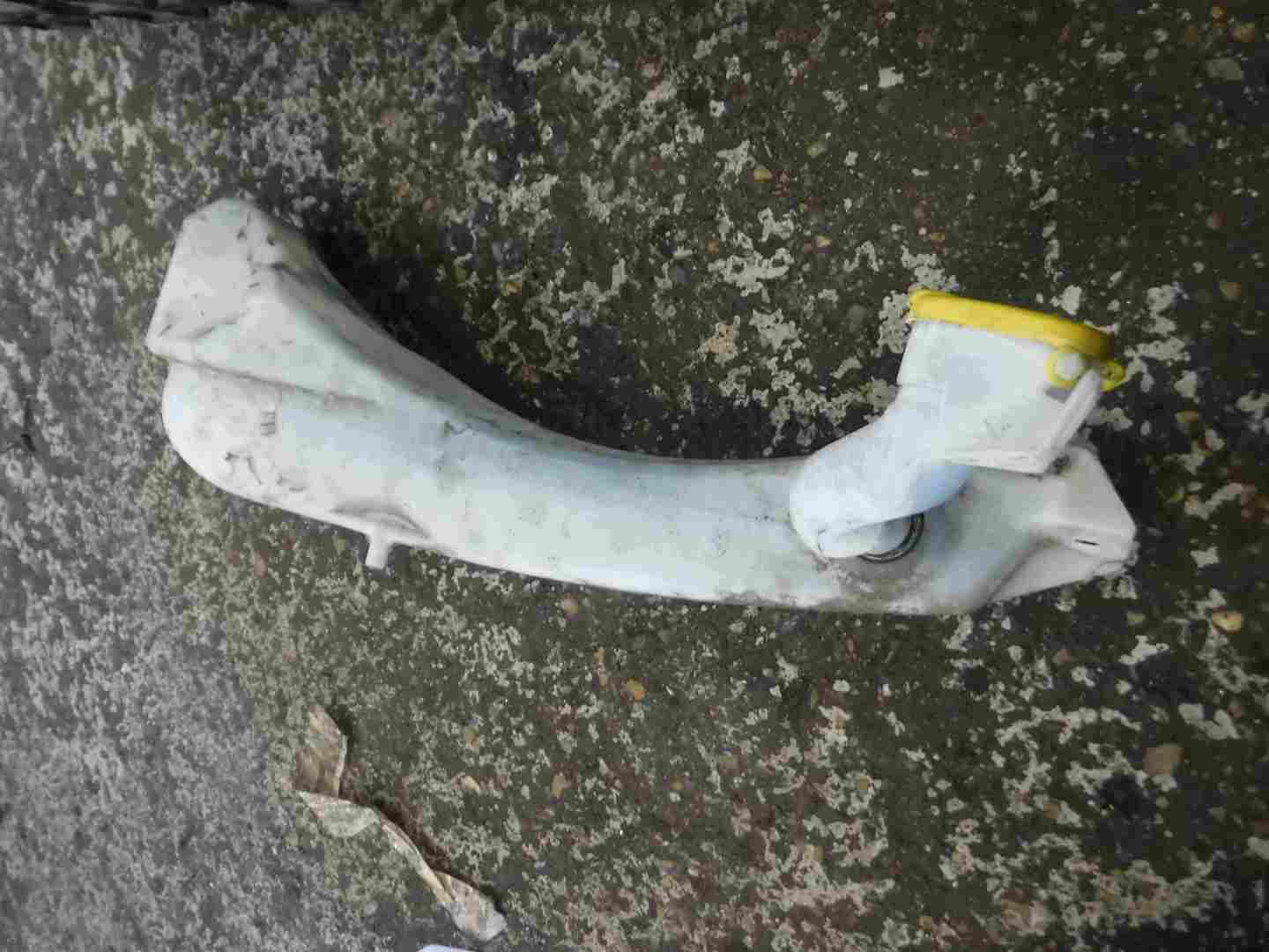 Renault Megane 1995-1999 Windscreen Washer Bottle + Pump