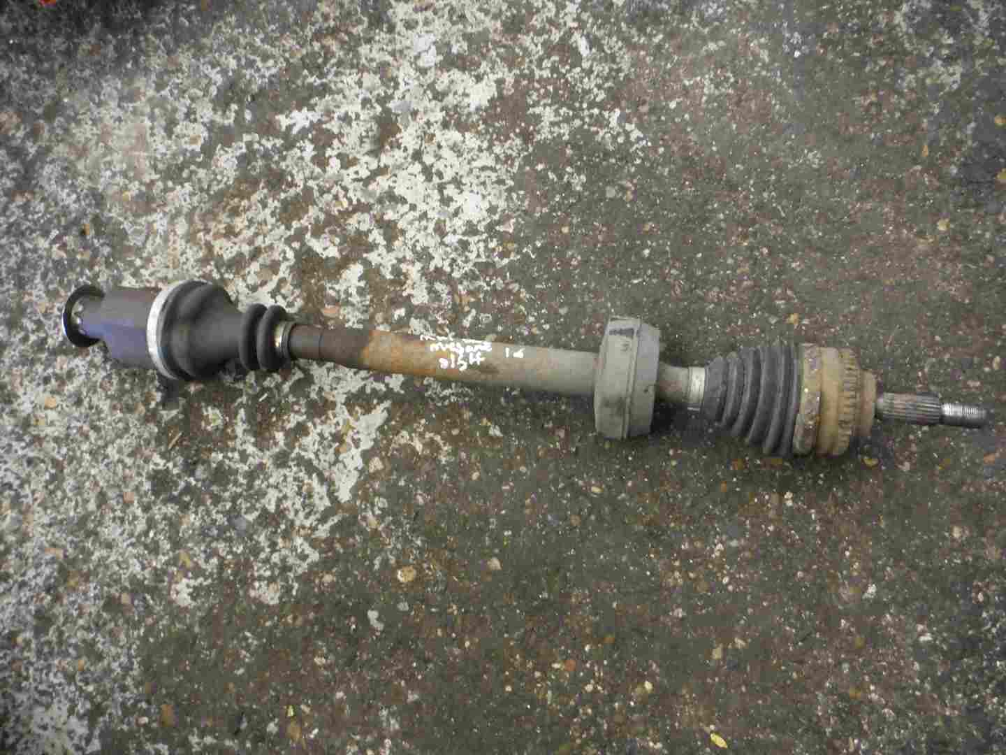 Renault Megane 1999-2002 1.6 16v Drivers OSF Front Driveshaft Automatic