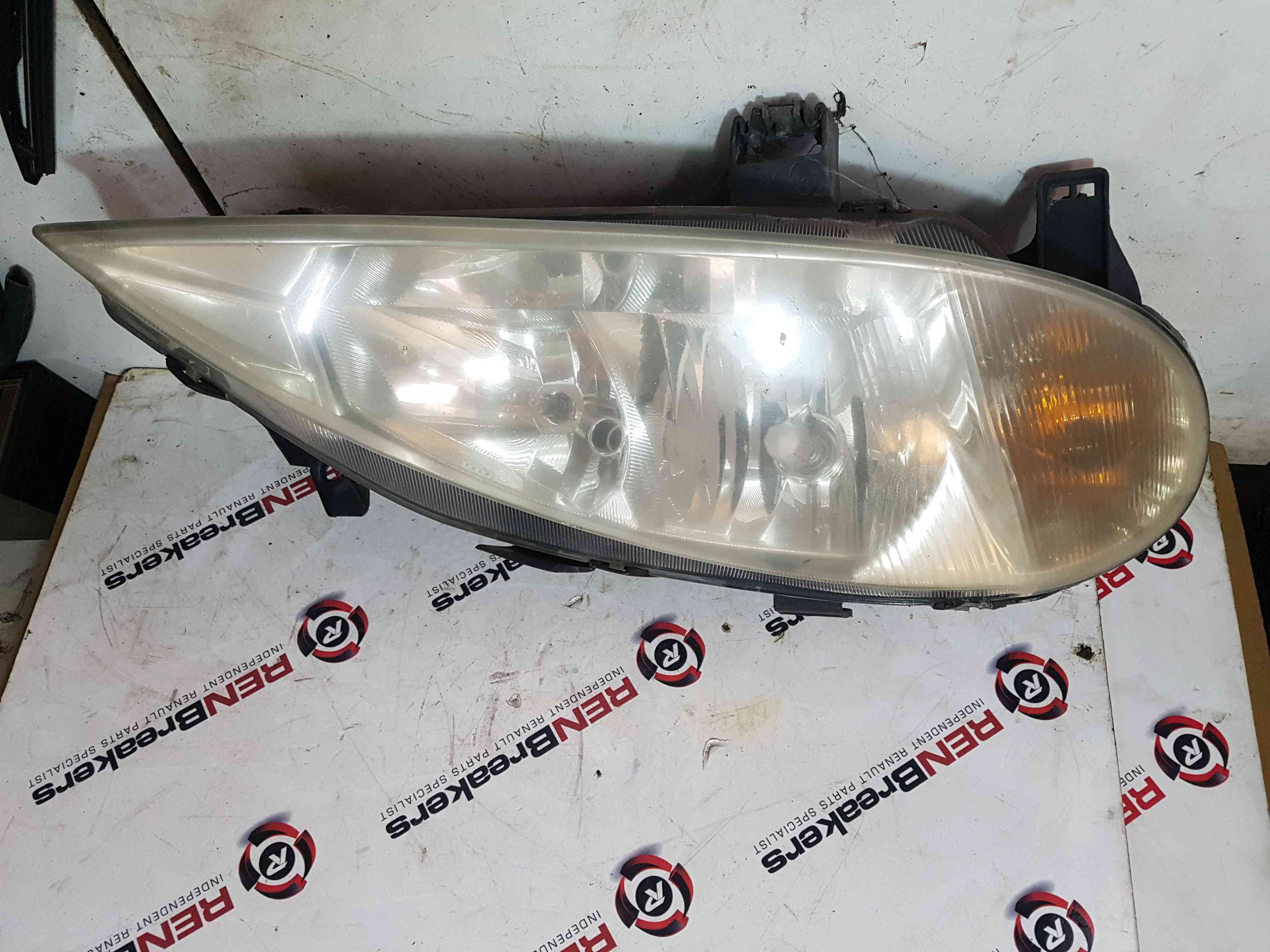 Thumb 7 Renault Megane 1999-2002 Drivers OSF Front Headlight Lens 7700427871