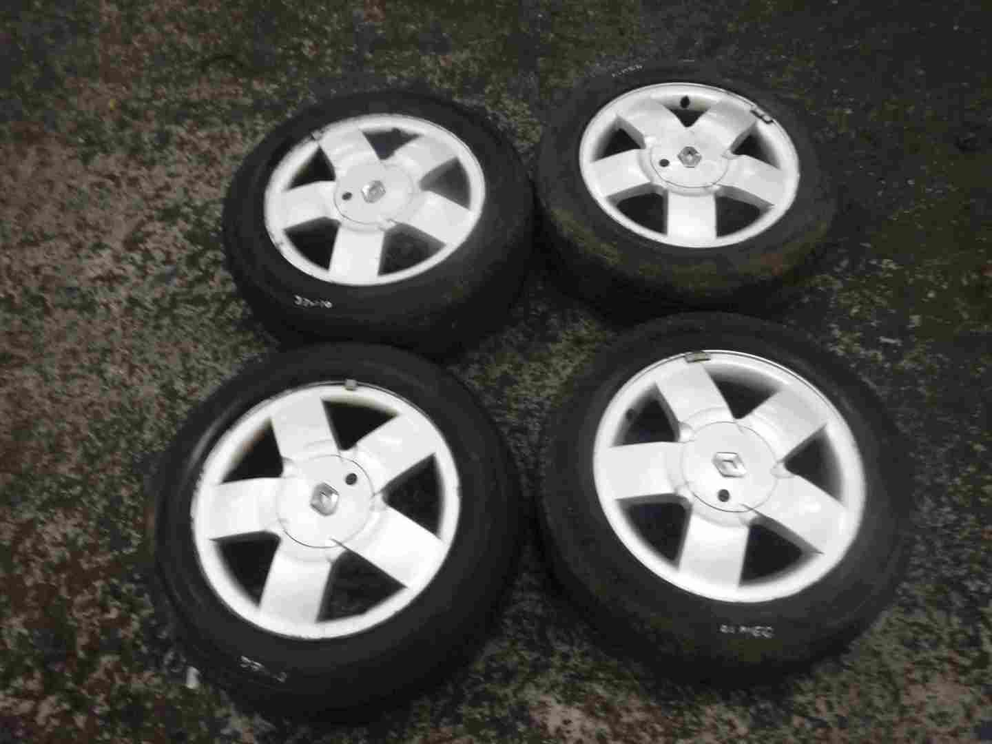 Renault Megane 1999-2002 Equation Alloy Wheels Set X4 + Tyres 185 60 15