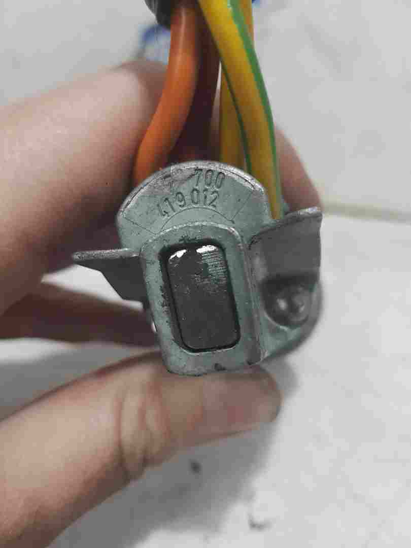 Thumb 3 Renault Megane 1999-2002 Ignition Barrel KEY 7700419012