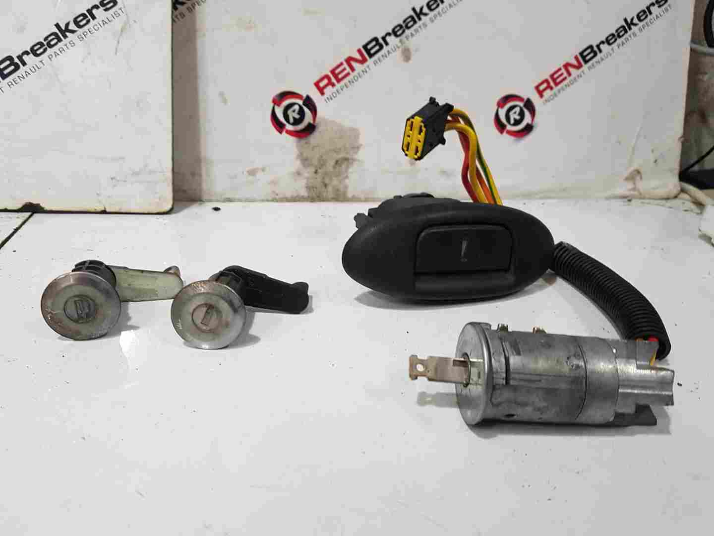 Renault Megane 1999-2002 Ignition Barrel KEY Door Locks Boot Lock SET 7700419012