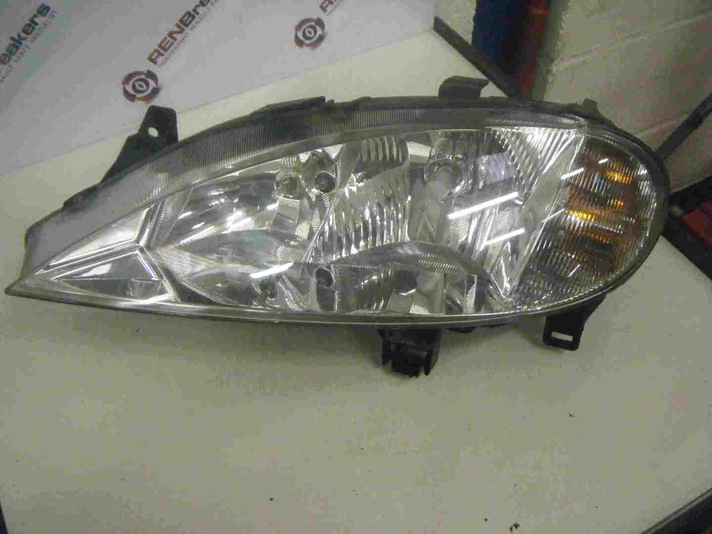 Renault Megane 1999-2002 Passenger NS Headlight 7700427875G
