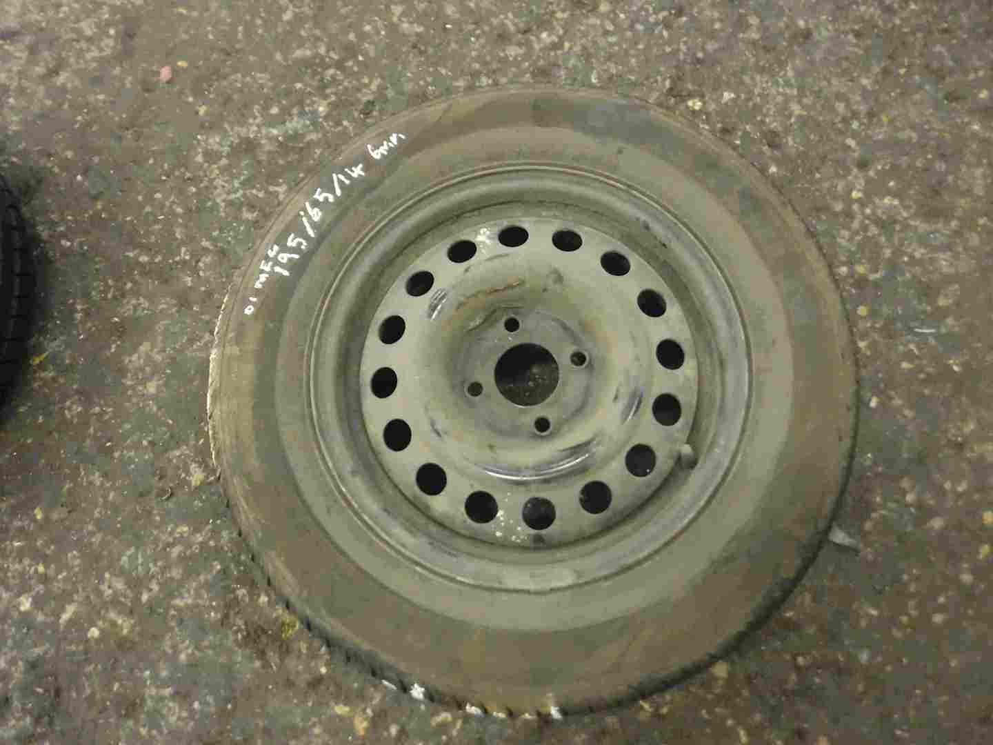 Renault Megane 1999-2002 Steel Wheel Rim + Tyre 195 65 14 6mm Tread
