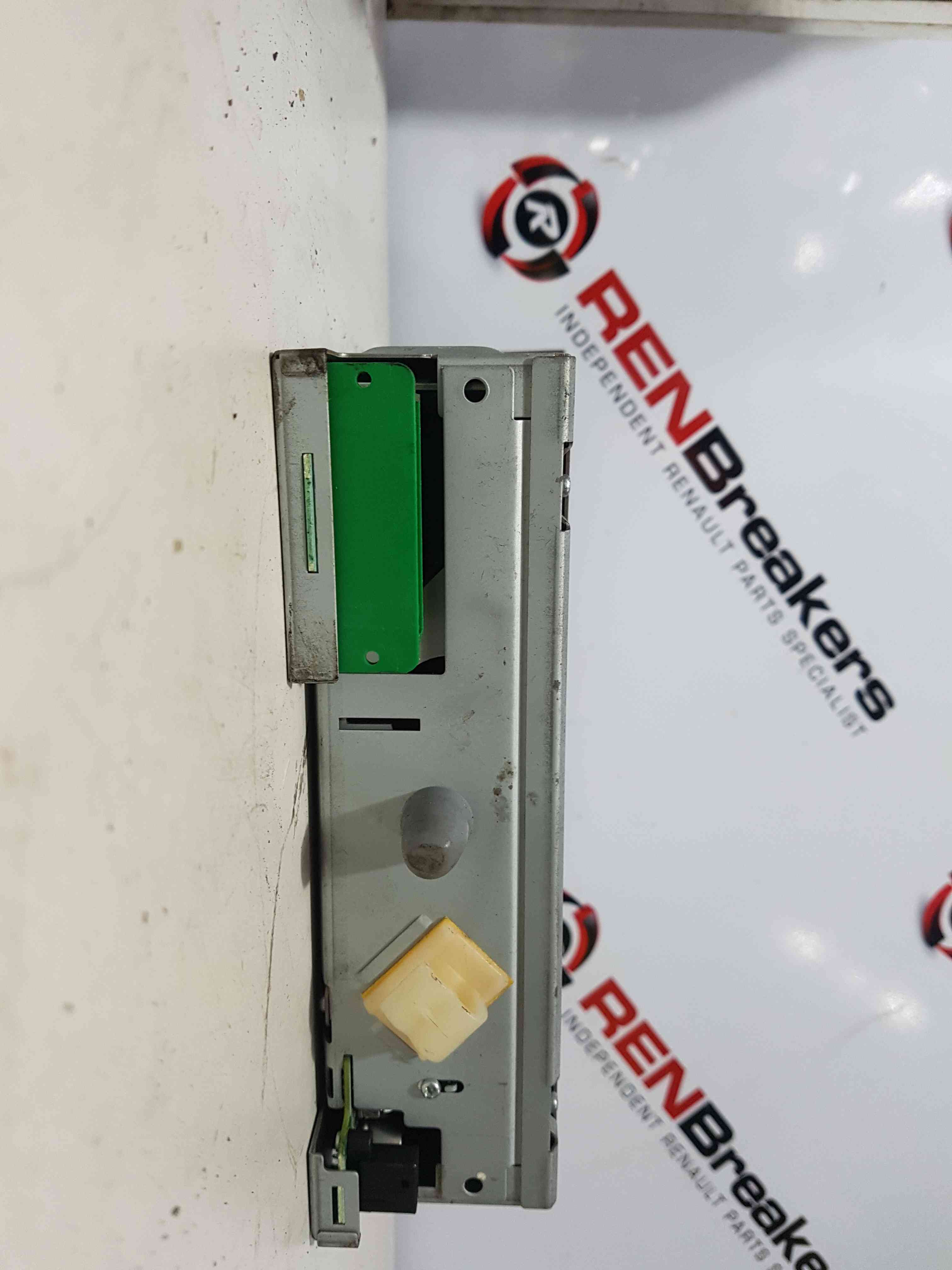 Thumb 4 Renault Megane 2002-2008  Cd Player 6 Cd Changer 8200402775