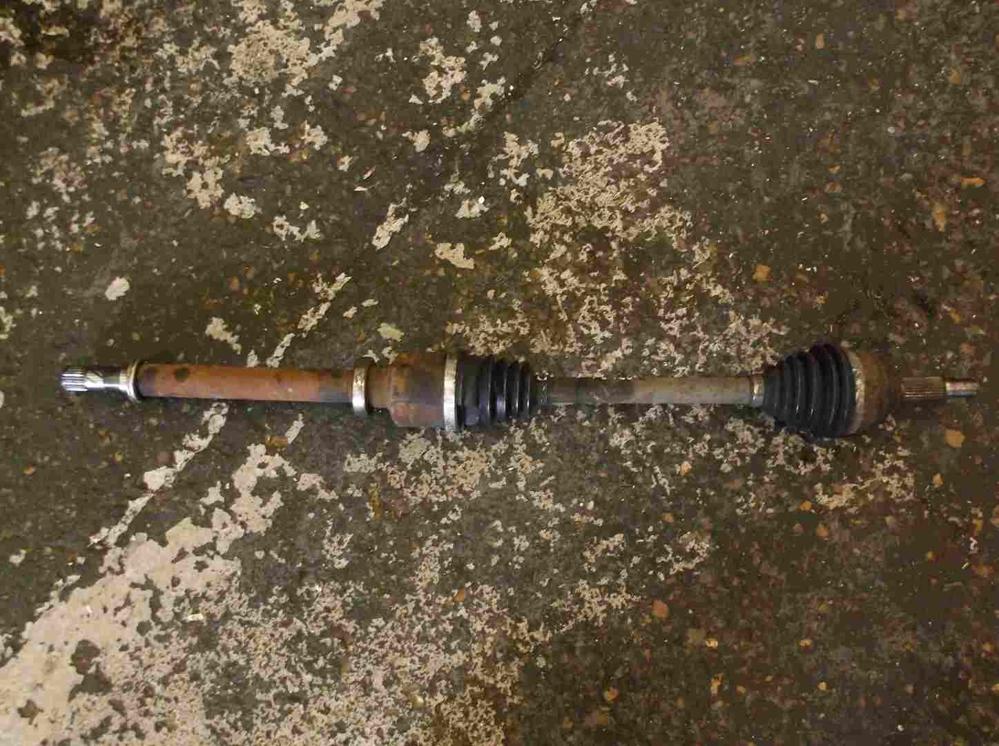Renault Megane 2002-2008 1.6 16v Drivers OSF Driveshaft 8200618827