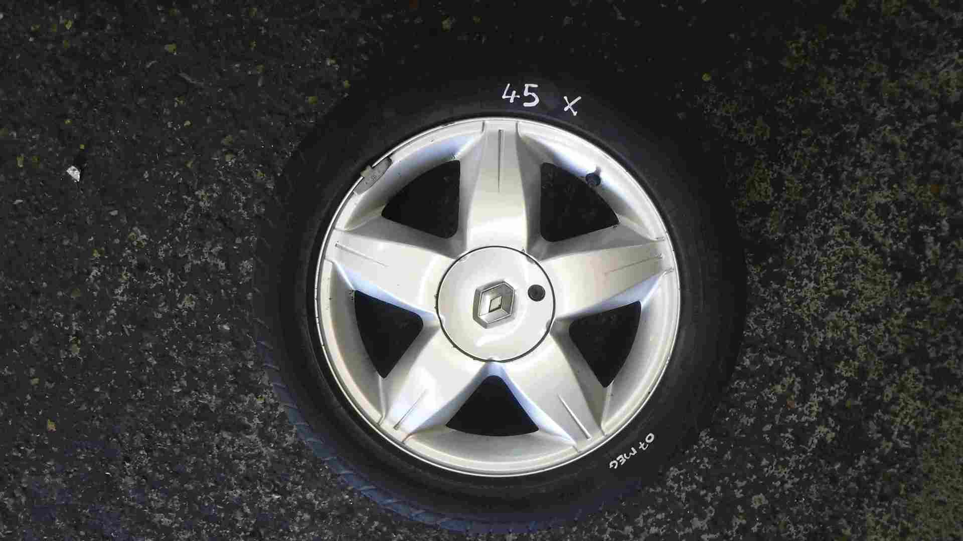 Renault Megane 2002-2008 Alloy Wheel Tuxedo