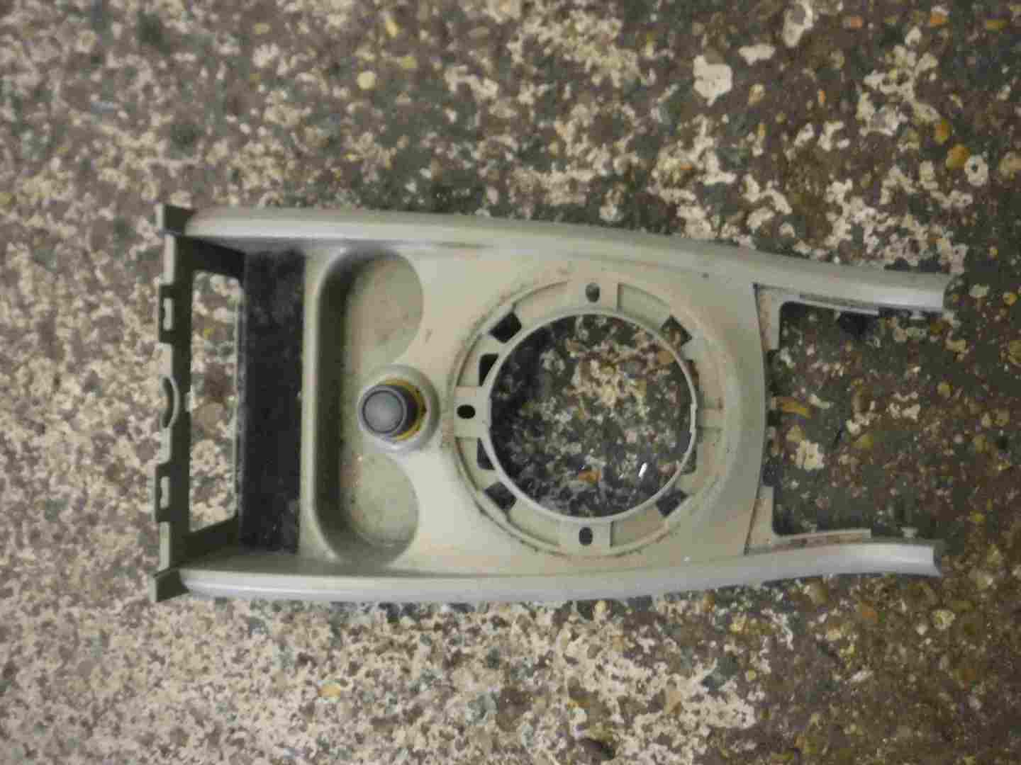 Renault Megane 2002-2008 Centre Cup Holder Trim Surround Light