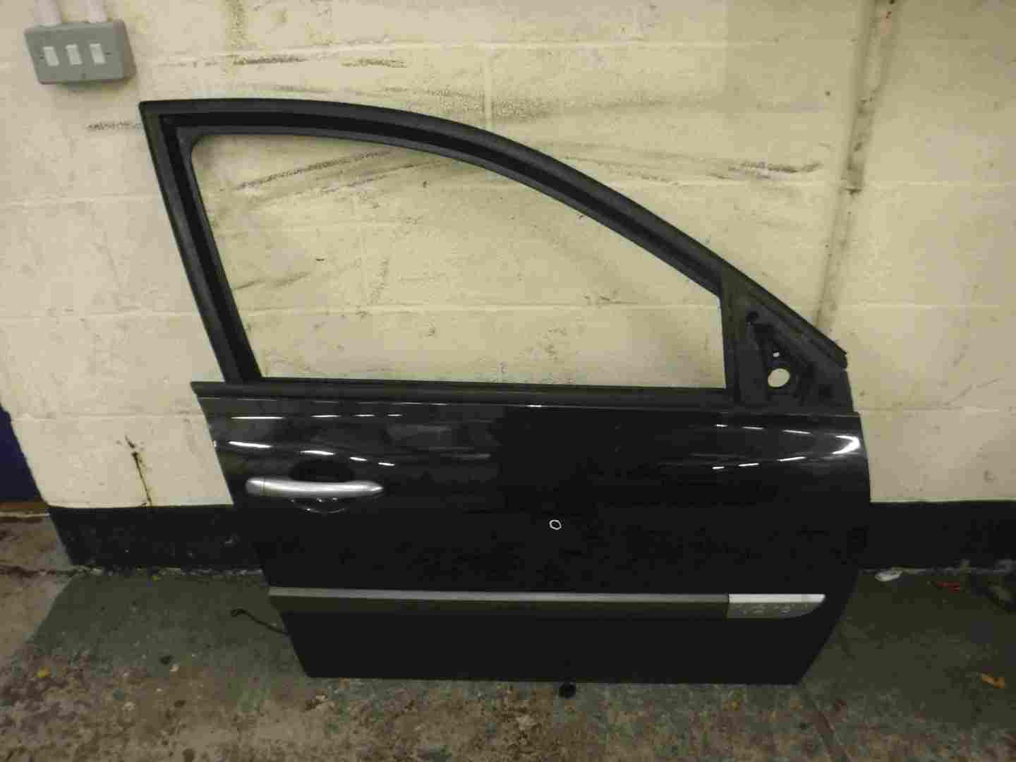 Renault Megane 2002-2008 Drivers OSF Front Door Black 676