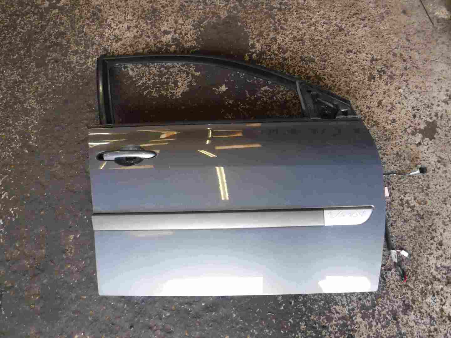 Renault Megane 2002-2008 Drivers OSF Front Door Grey TE266 5dr