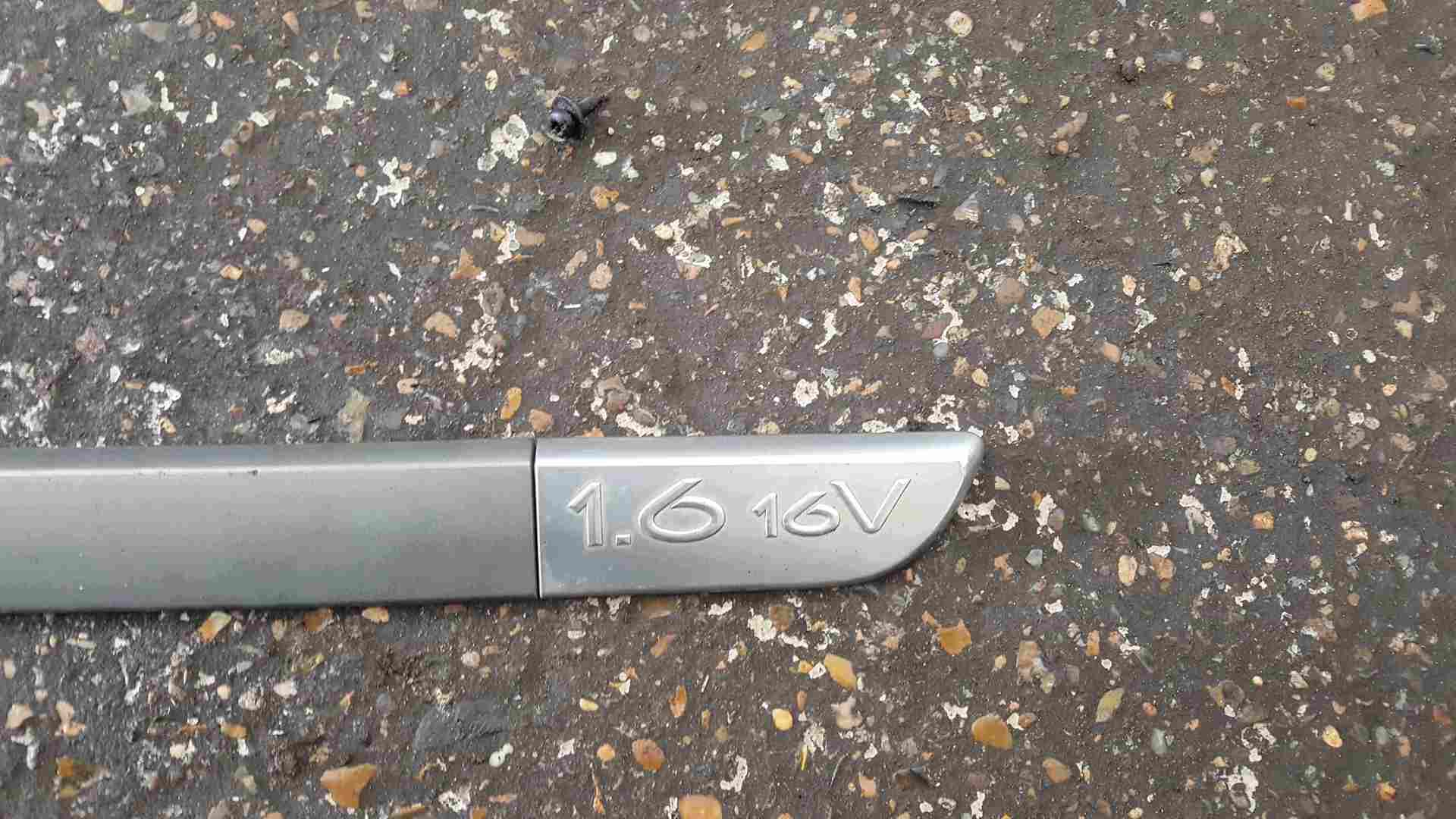 Thumb 3 Renault Megane 2002-2008 Drivers OSF Front Door Moulding Trim 5dr Grey Silver