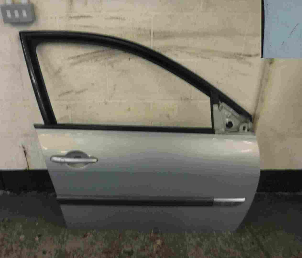 Renault Megane 2002-2008 Drivers OSF Front Door Silver 632 5dr