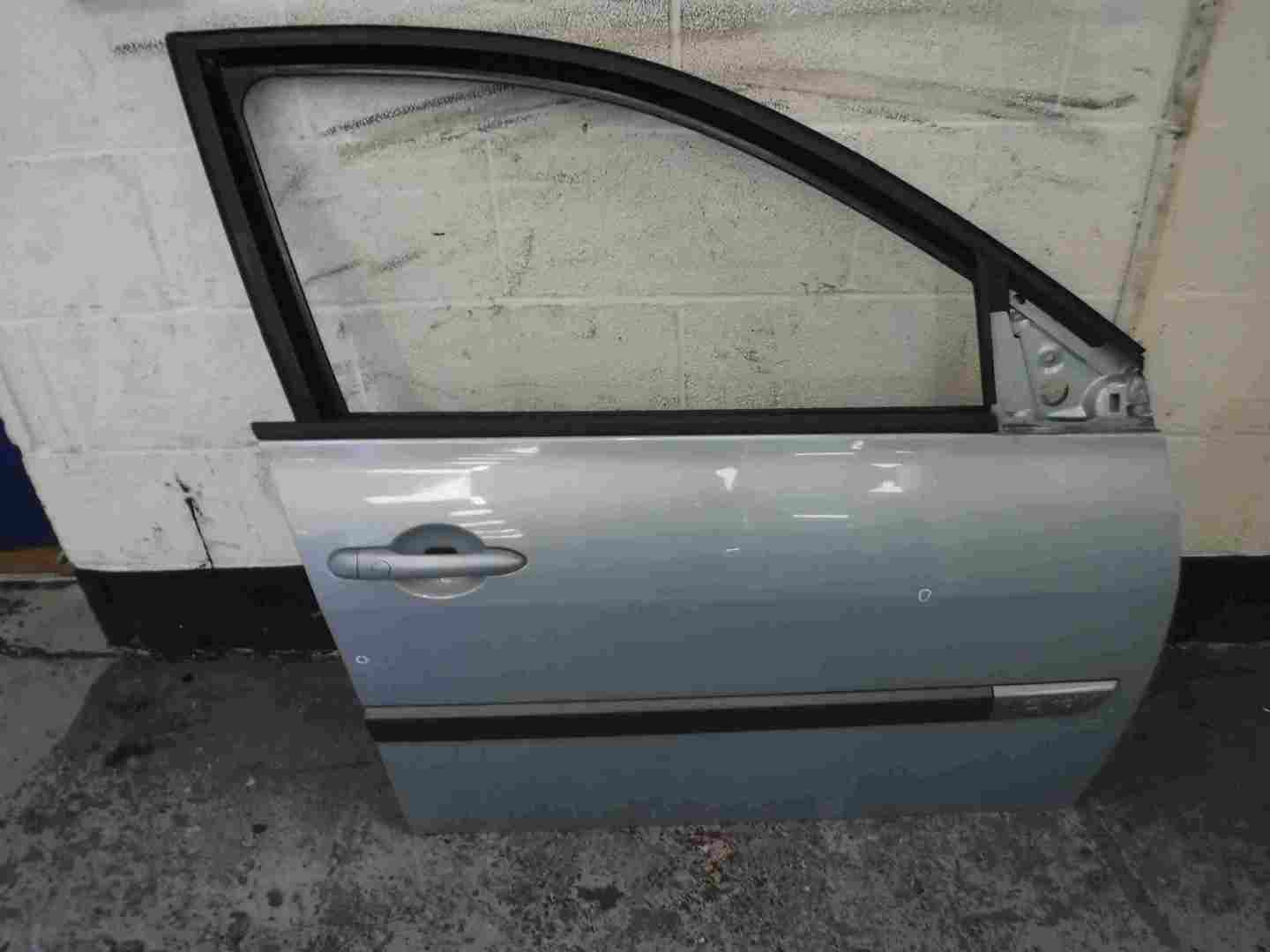 Renault Megane 2002-2008 Drivers OSF Front Door Silver 632 5dr