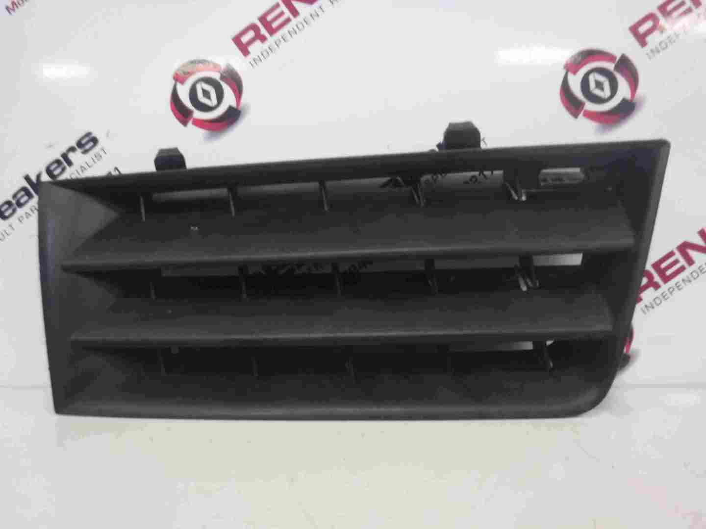 Renault Megane 2002-2008 Drivers OSF Front Fog Light Bumper Grill Insert