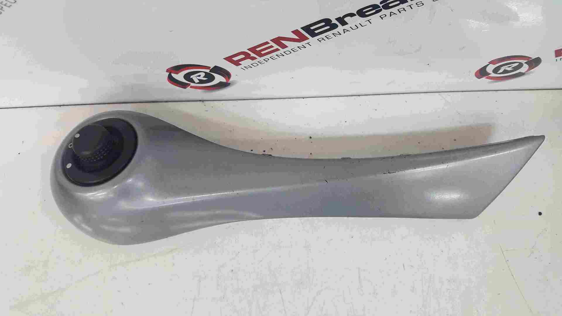 Thumb 2 Renault Megane 2002-2008 Drivers OSF Front Interior Door Grab Handle Silver