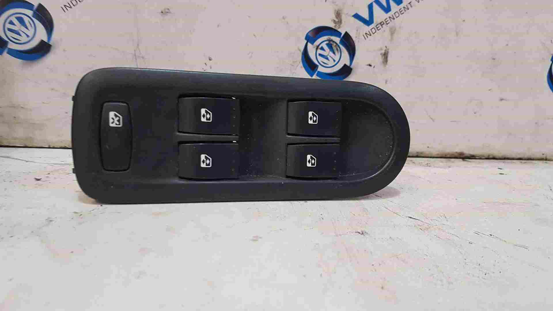 Thumb 7 Renault Megane 2002-2008 Drivers OSF Front Window Switches Blue Grey Plug