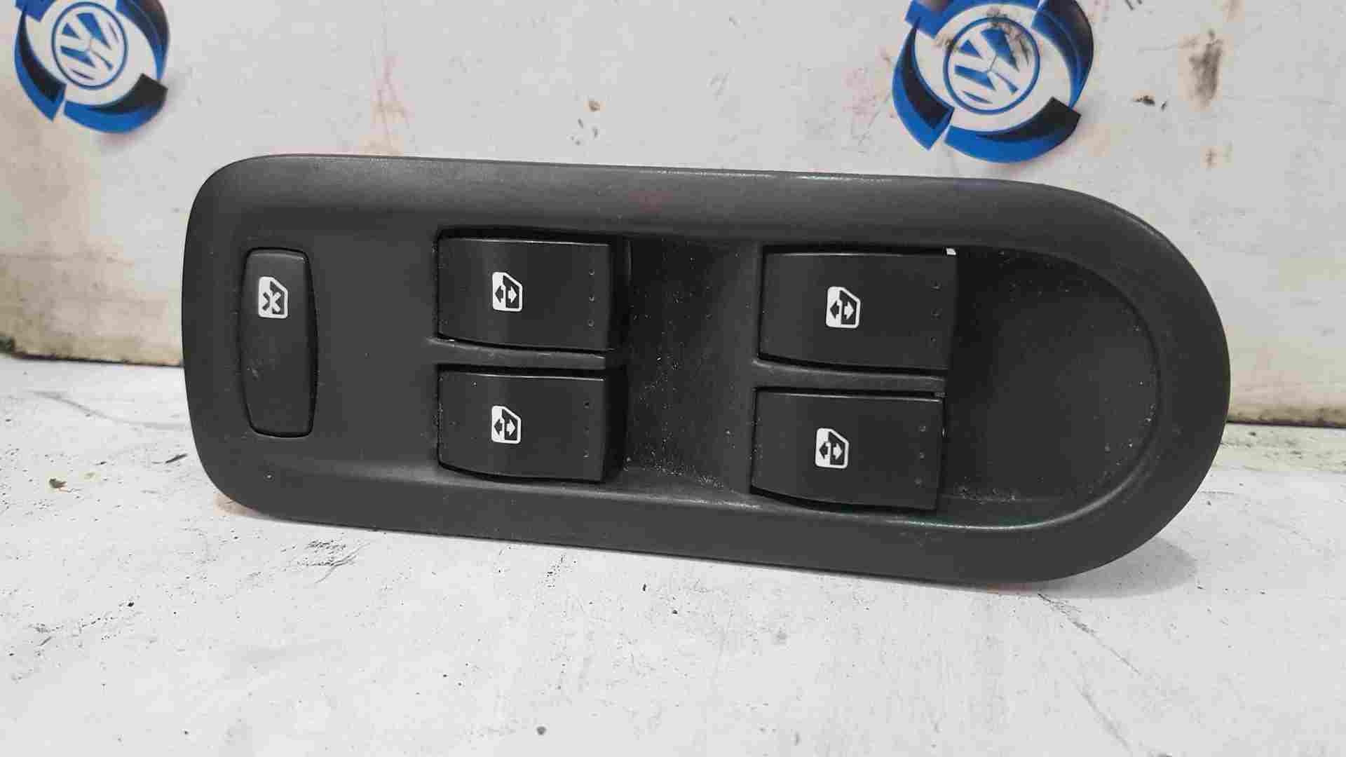 Renault Megane 2002-2008 Drivers OSF Front Window Switches Blue Grey Plug