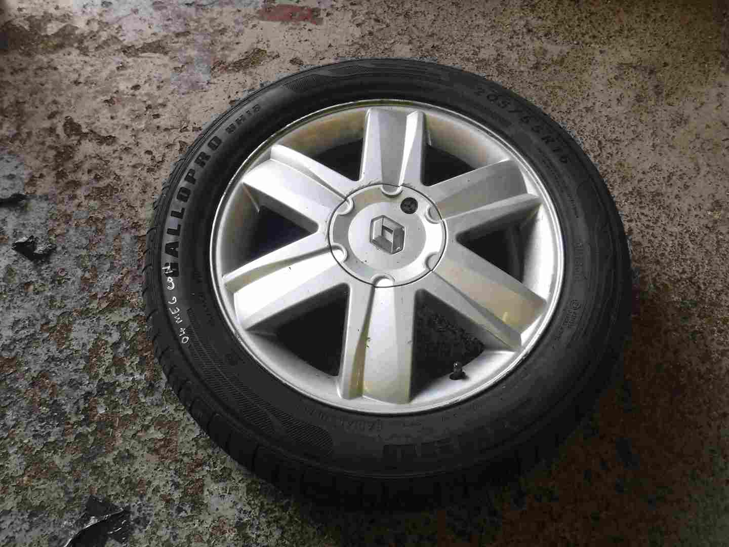Renault Megane 2002-2008 Nervastella Alloy Wheel  Tyre 205 55 16 8mm 