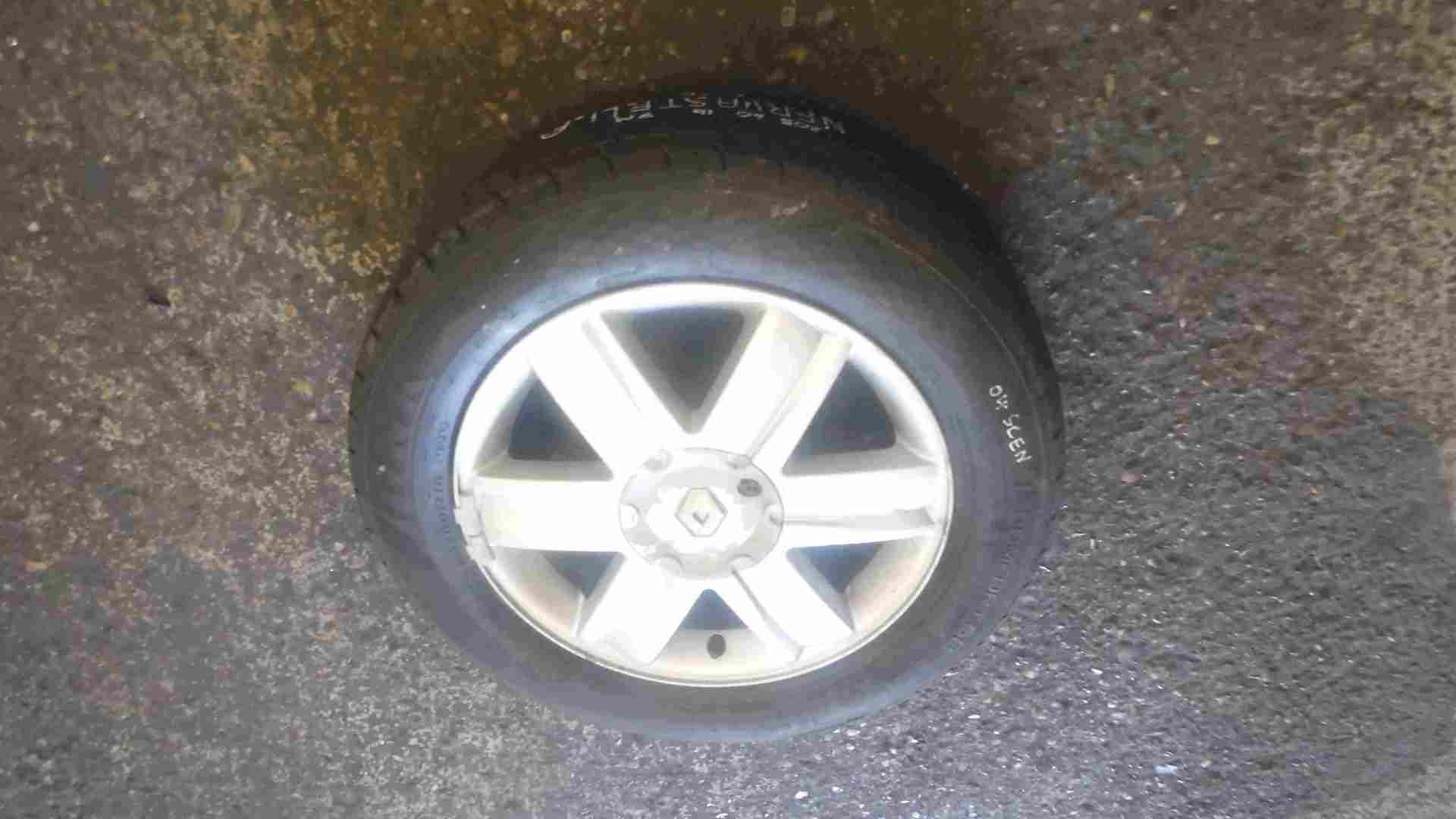 Renault Megane 2002-2008 Nervastella Alloy Wheel + Tyre 205 60 16 7mm Tread
