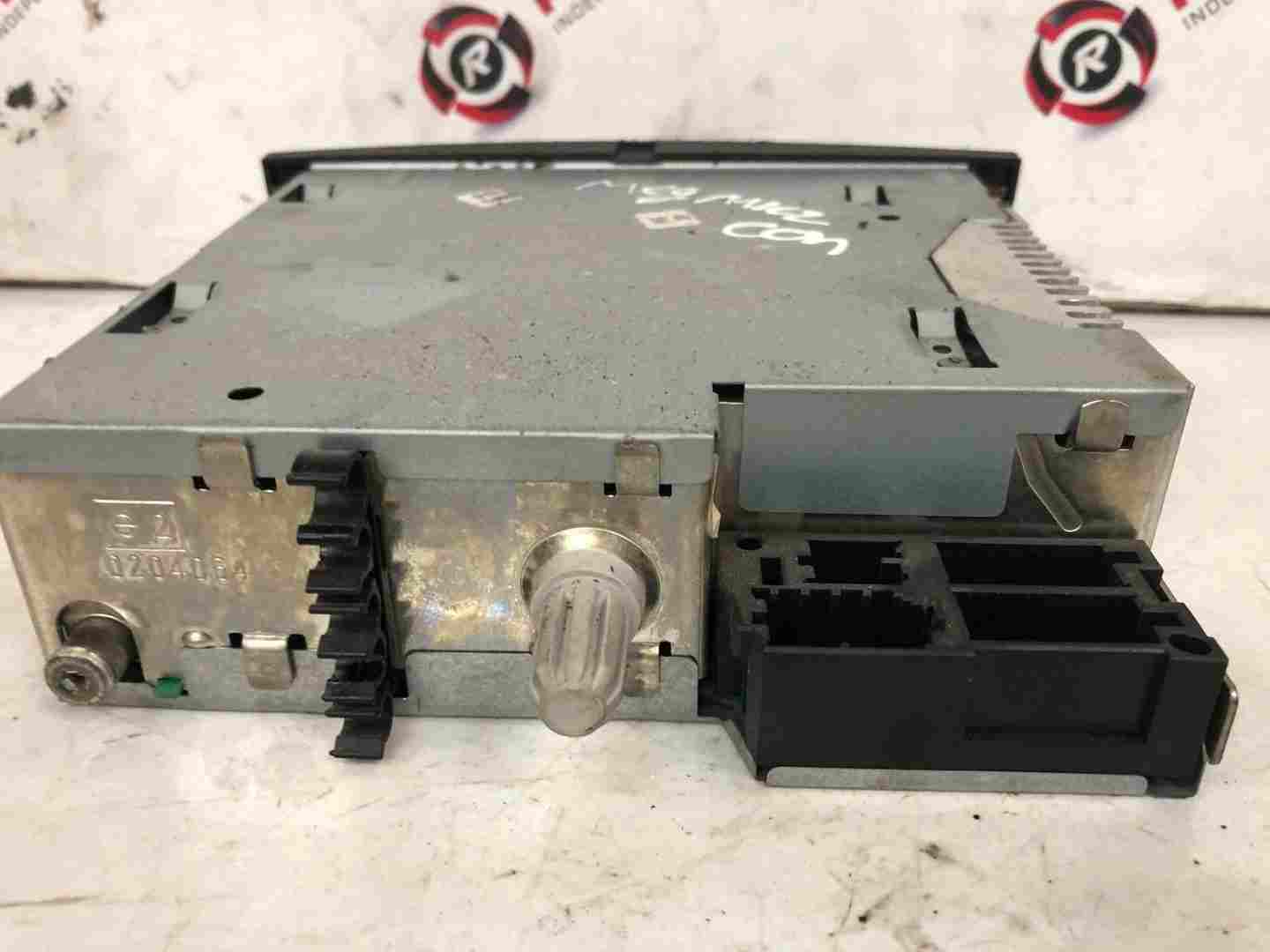 Thumb 6 Renault Megane 2002-2008 Radio Cd Player Update List + Code 8200607918 Worn