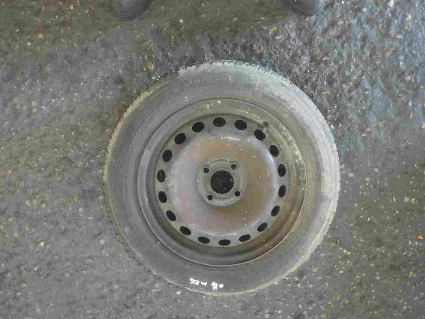 Renault Megane 2002-2008 Steel Wheel Rim + Tyre 185 65 15 5mm Tread