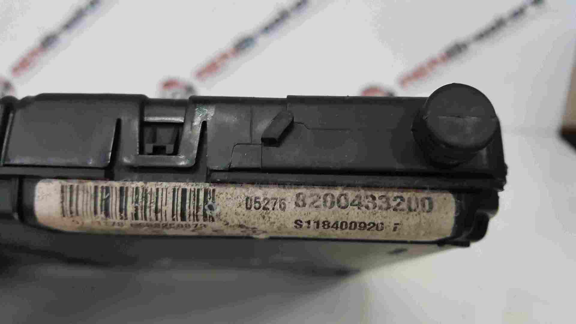 Thumb 2 Renault Megane 2002-2008 UCH BCM Body Control Module 8200433200