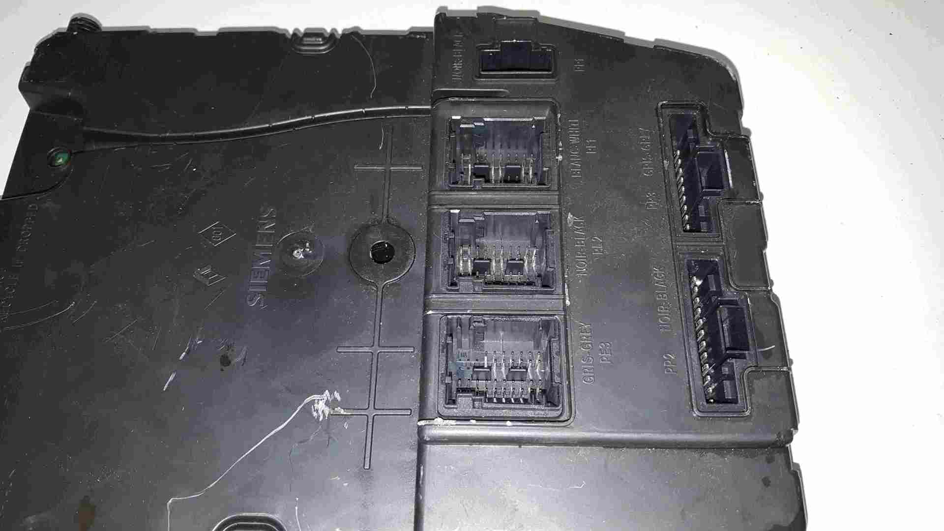 Thumb 2 Renault Megane 2002-2008 UCH Fuse Box BCM