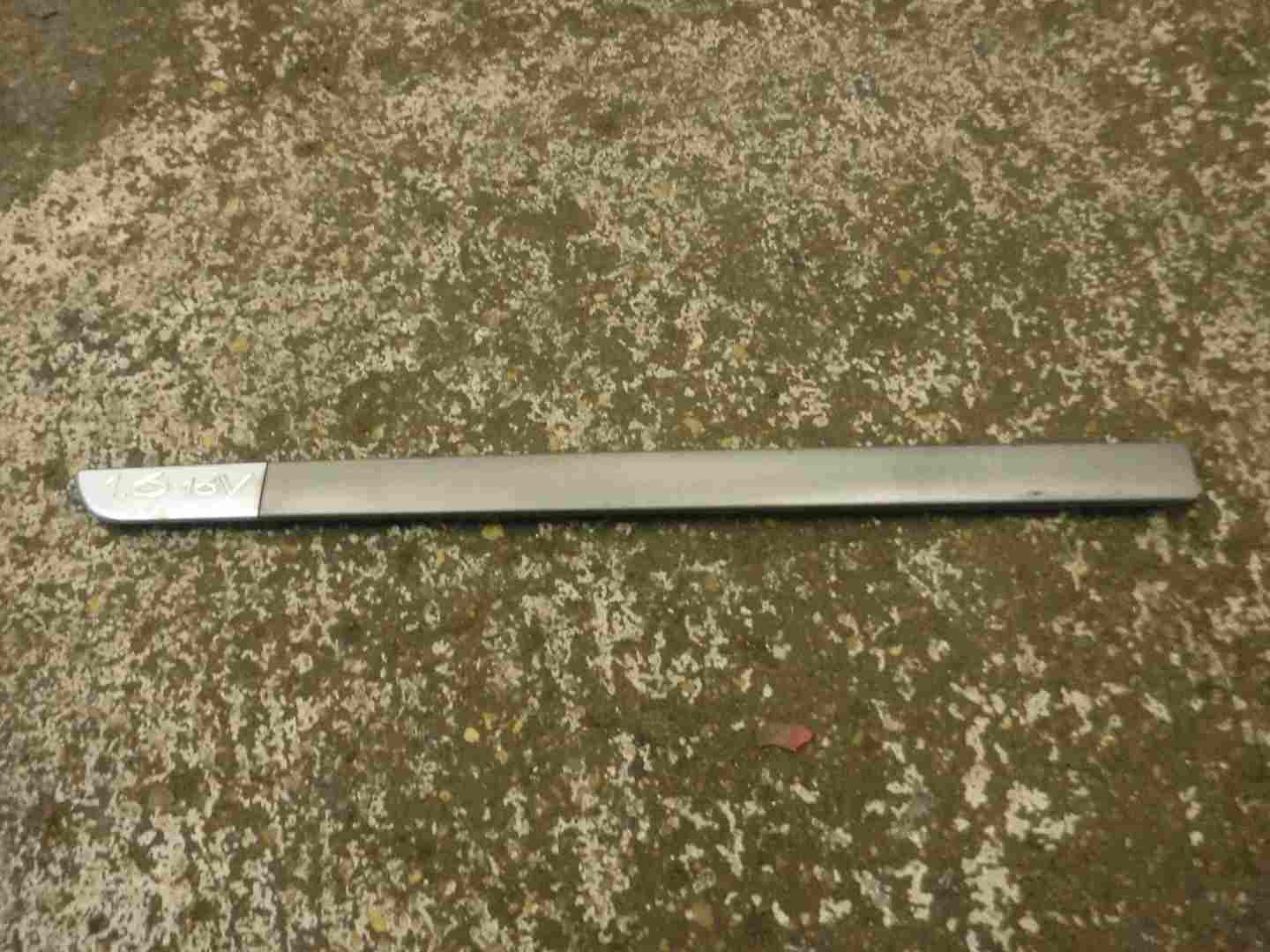 Renault Megane 2002-2008 1.6 16v Passenger NSF Front Door Moulding Trim