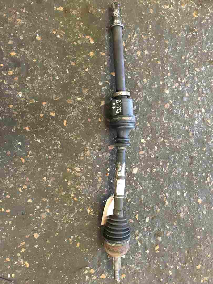 Renault Megane 2006-2008 1.5 DCi Drivers OSF Front Driveshaft 8200472158