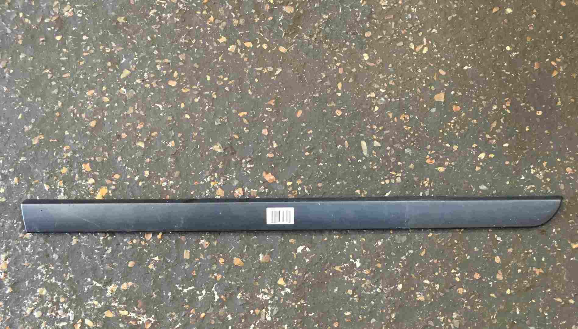 Renault Megane 2006-2008 Drivers OSF Front Door Moulding Trim 5dr Blue Plastic