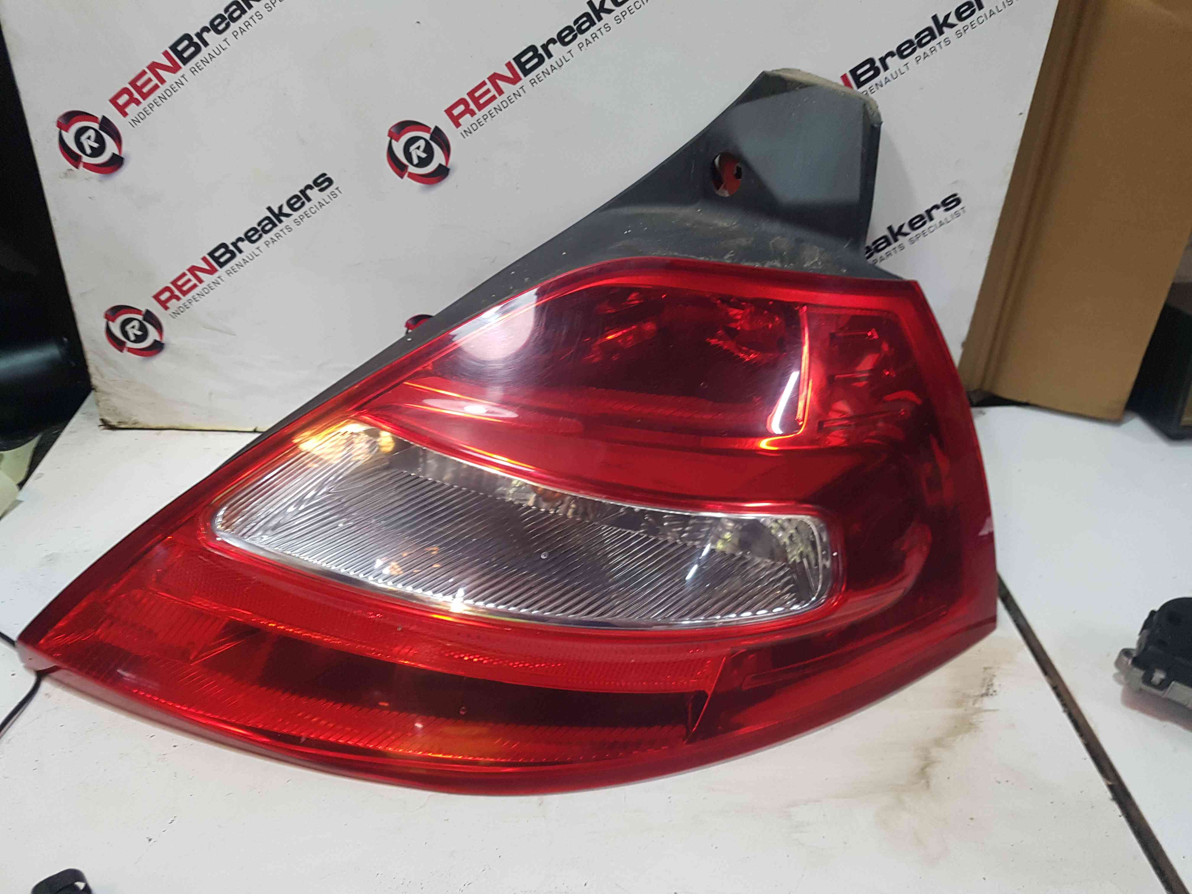 Thumb 3 Renault Megane 2006-2008 Drivers OSR Rear Light Lens