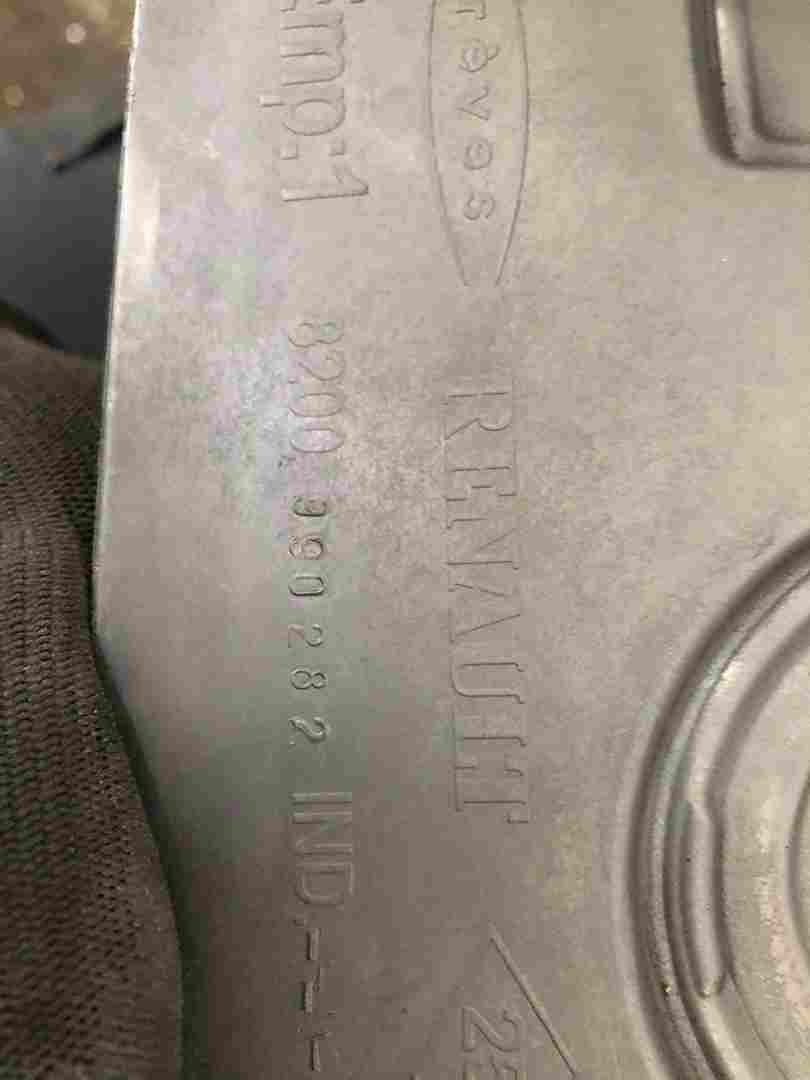 Thumb 5 Renault Megane 2008-2010 1.9 DCI Engine Cover Plastic 8200990282