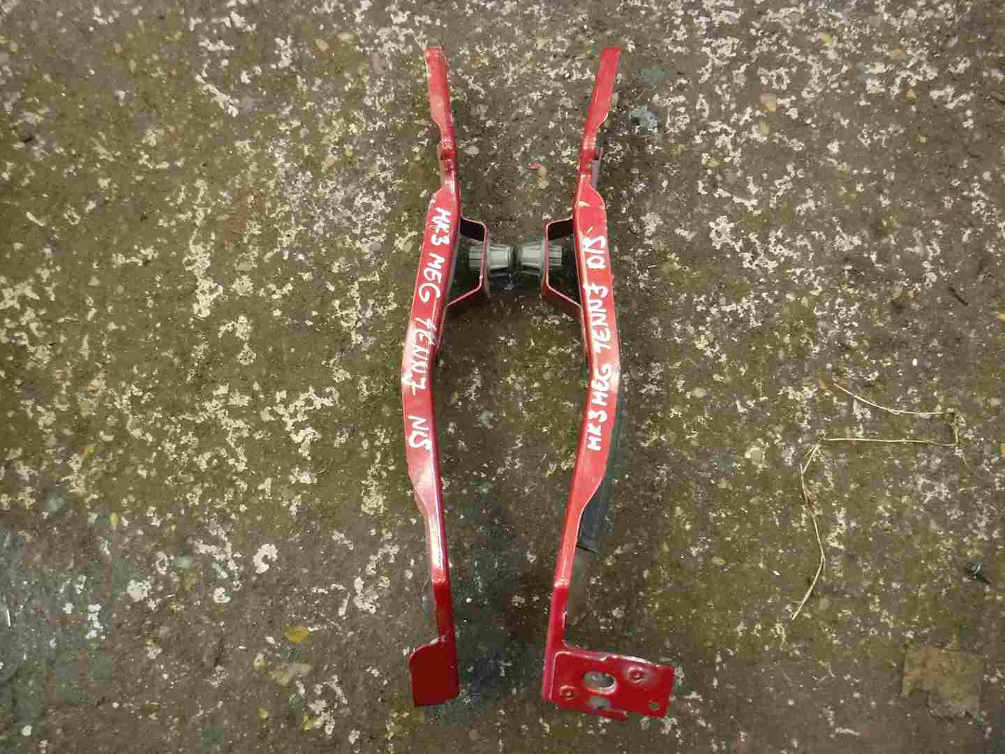 Renault Megane 2008-2014 Front Wing Bracket Hinges Red TENNJ