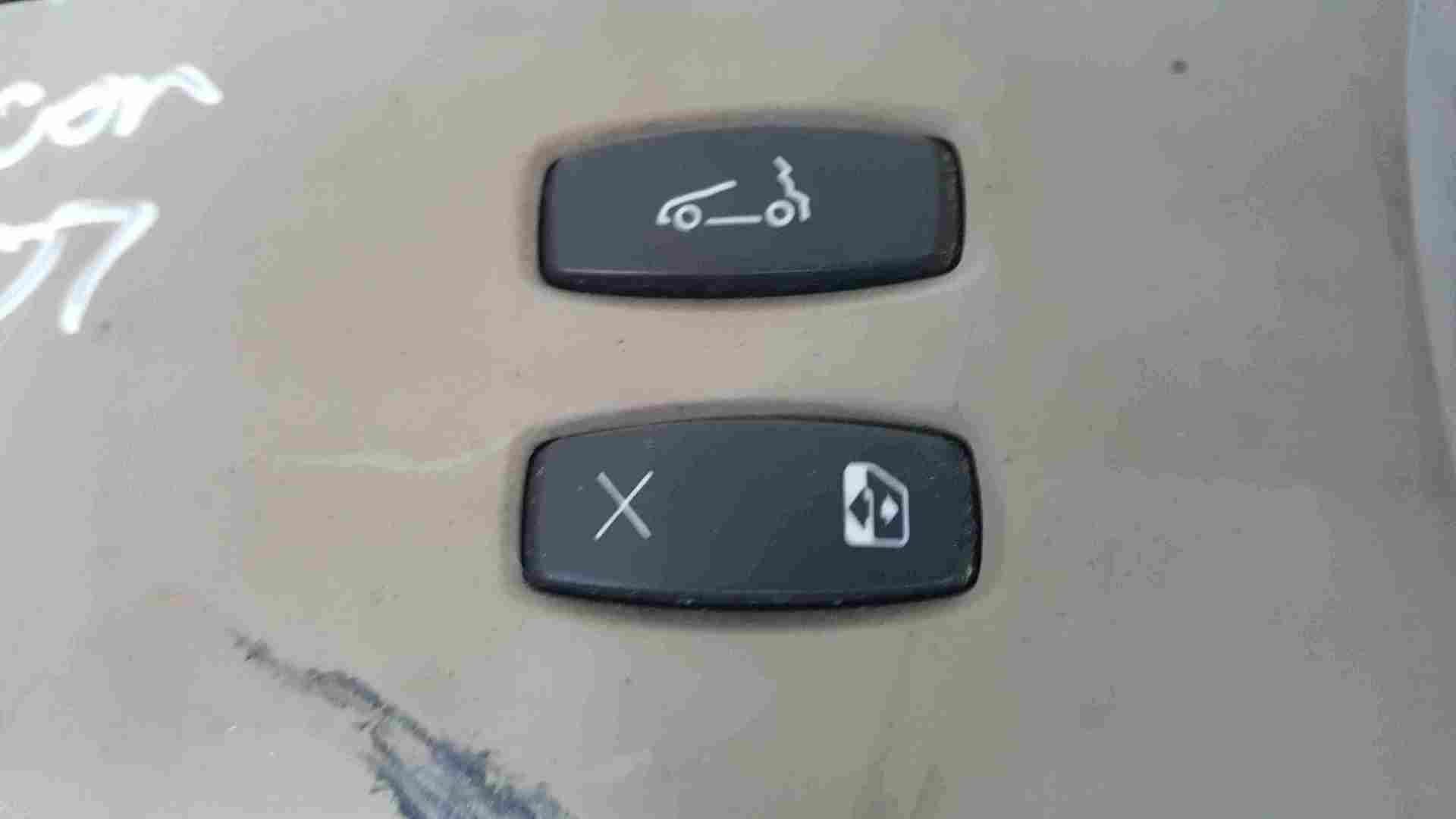 Thumb 3 Renault Megane Convertible 2002-2008 Centre Console Trim Roof Open Button Beige