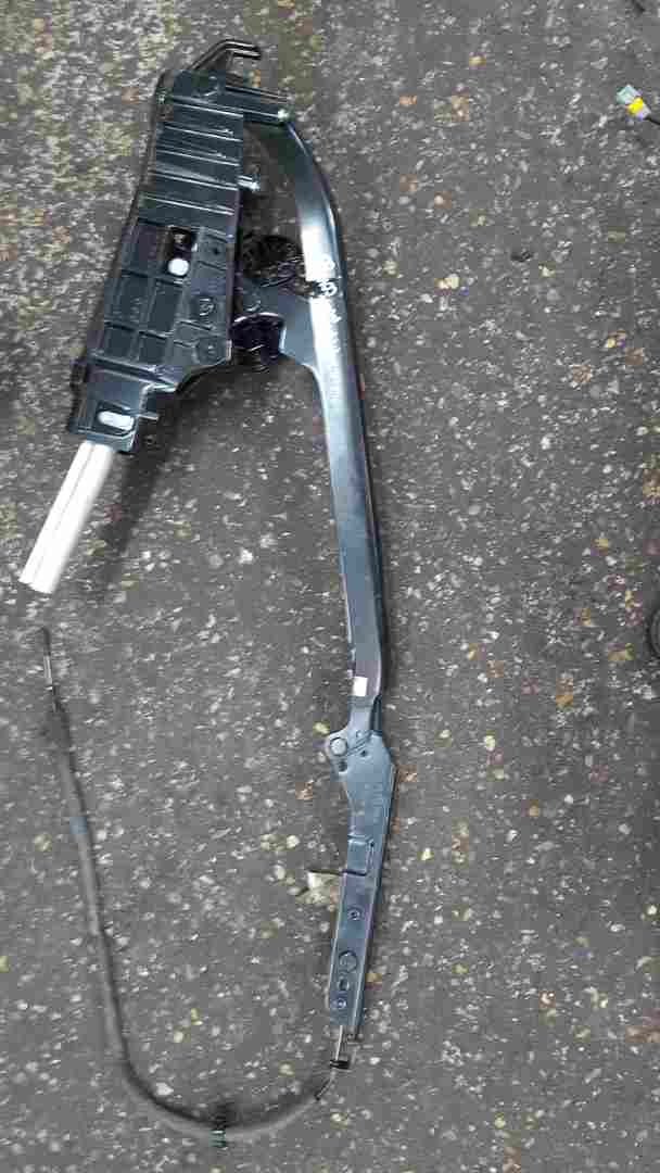 Renault Megane Convertible 2002-2008 Drivers OS Roof Hinge