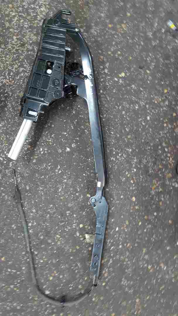 Thumb 2 Renault Megane Convertible 2002-2008 Drivers OS Roof Hinge