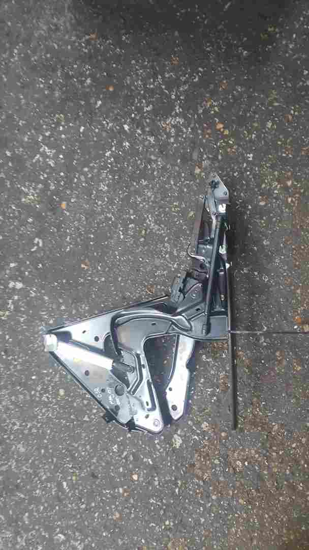 Thumb 4 Renault Megane Convertible 2002-2008 Drivers OSR Rear Roof Mechanism Hinge