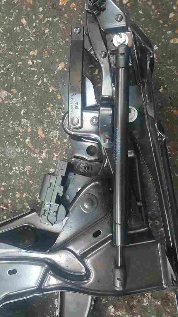 Thumb 3 Renault Megane Convertible 2002-2008 Drivers OSR Rear Roof Mechanism Hinge