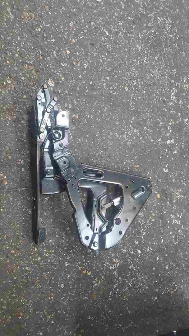 Renault Megane Convertible 2002-2008 Drivers OSR Rear Roof Mechanism Hinge